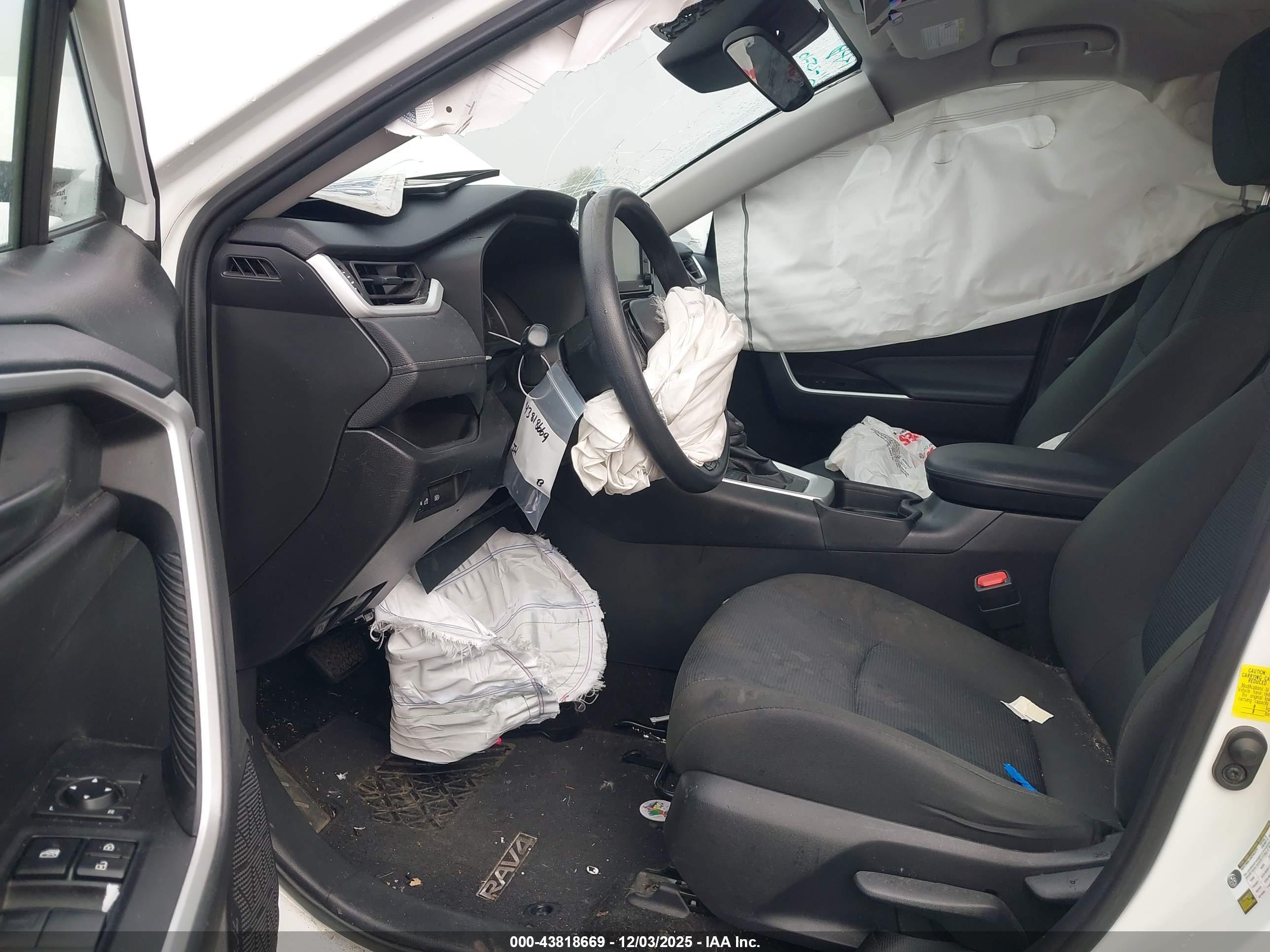 TOYOTA RAV4 image 5
