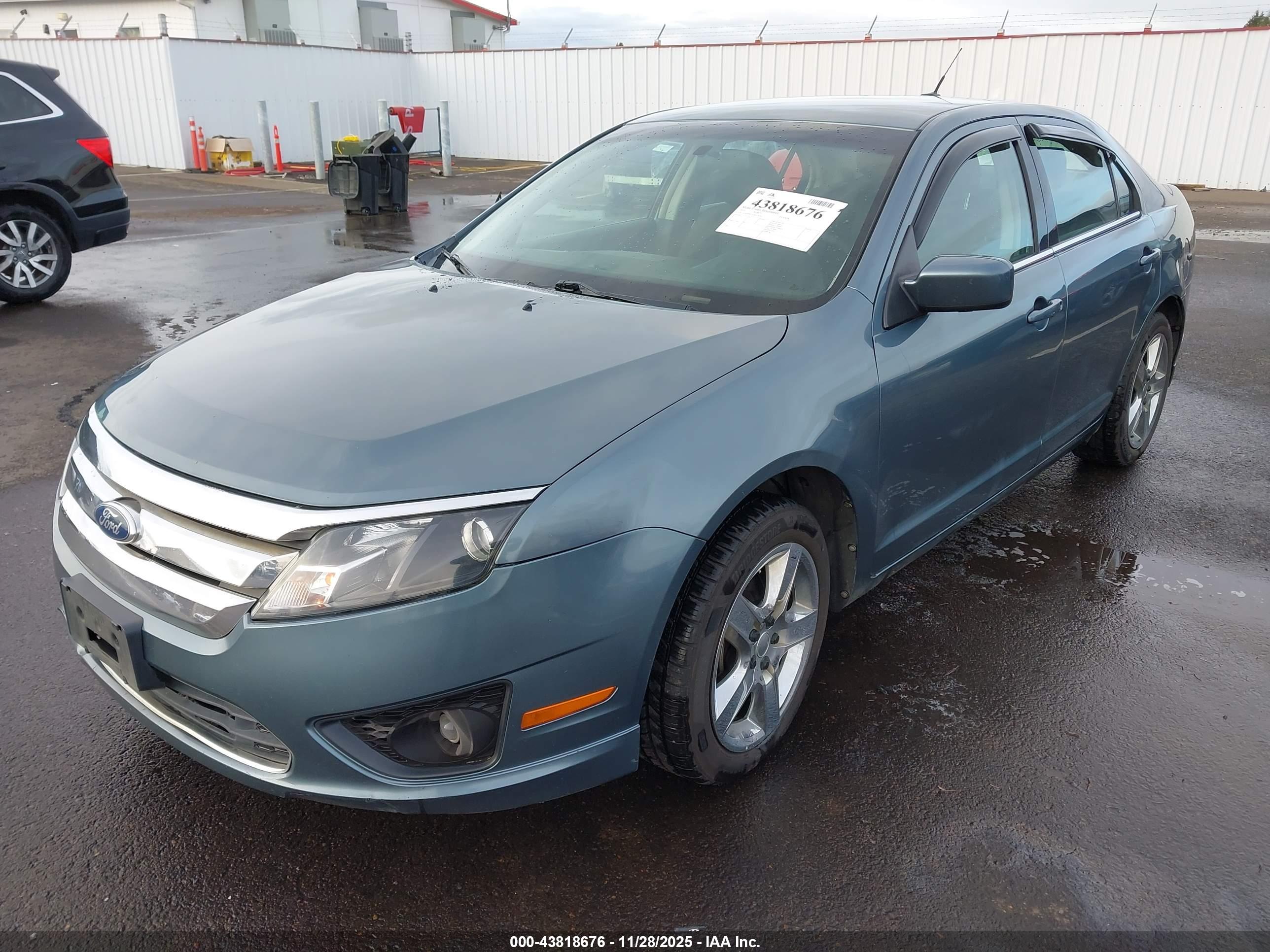 FORD FUSION image 2