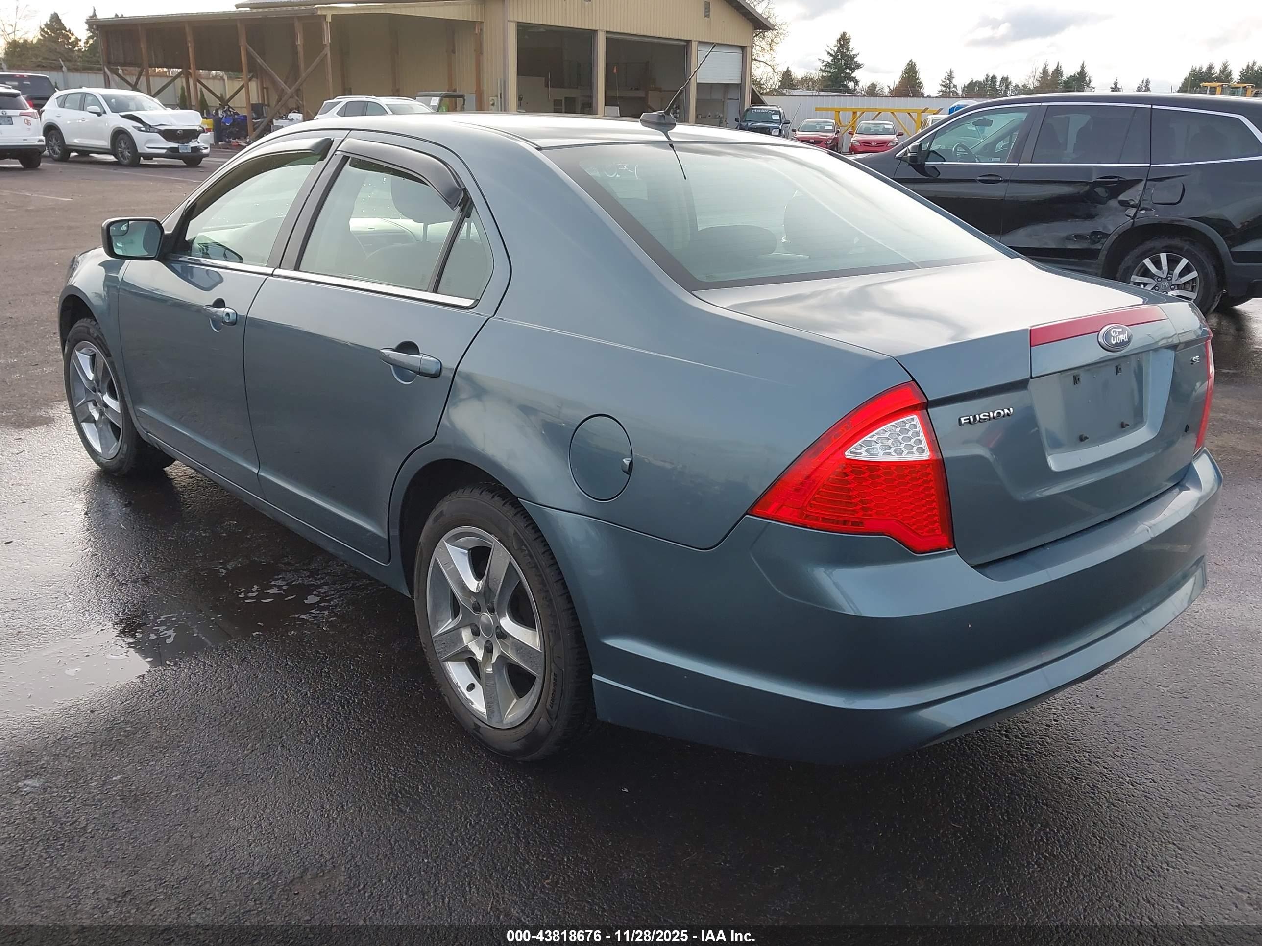 FORD FUSION image 3