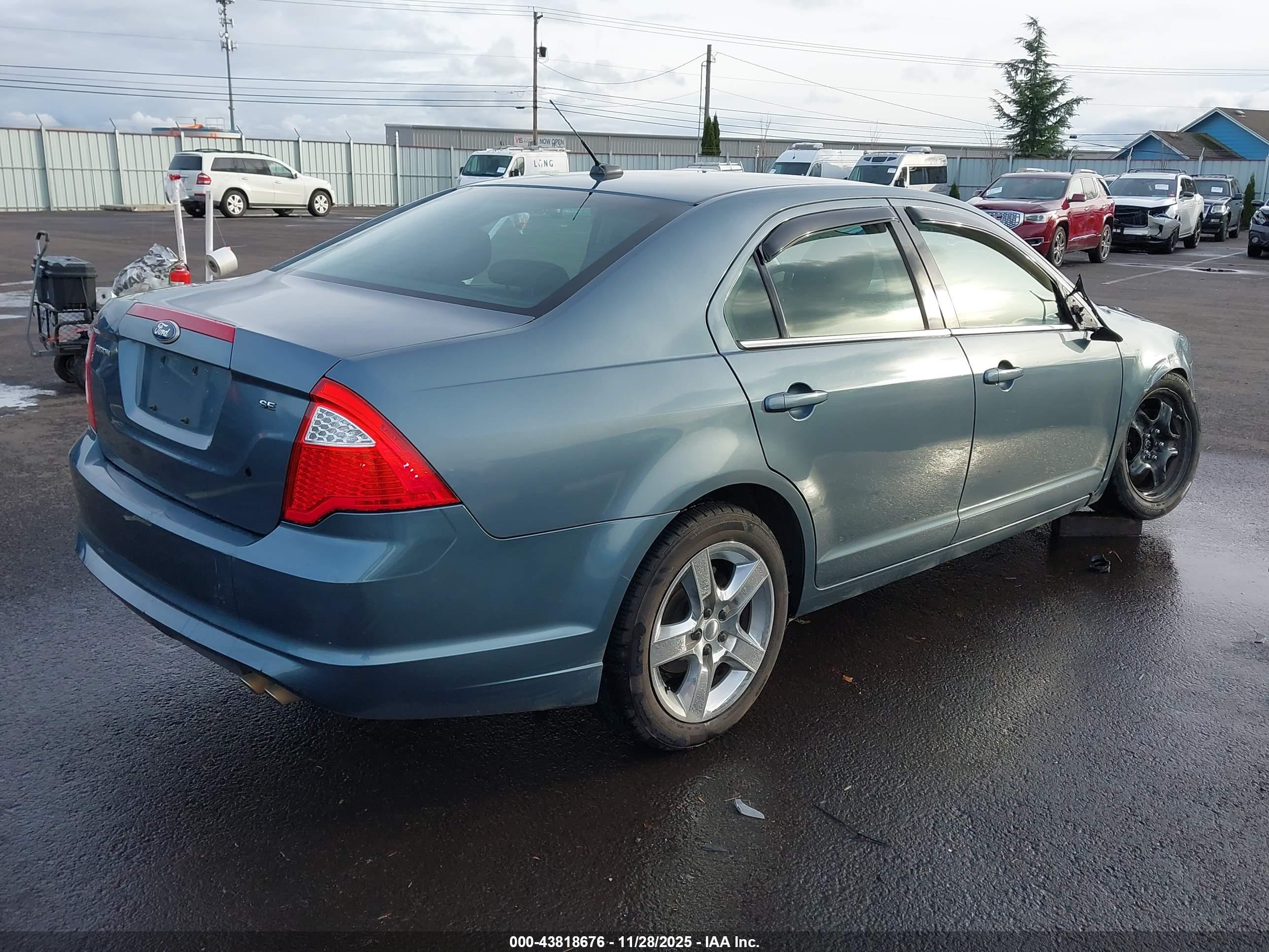 FORD FUSION image 4