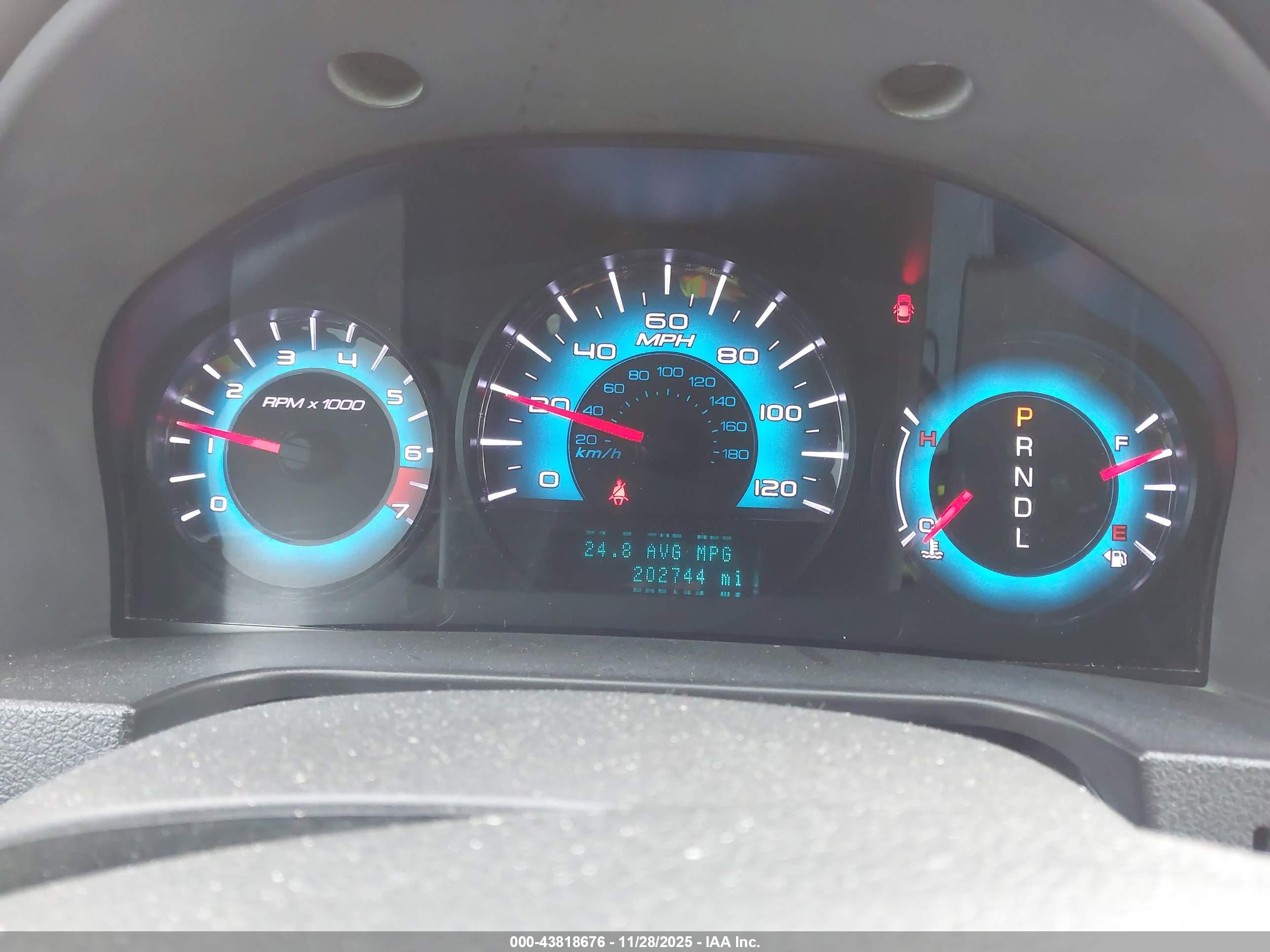 FORD FUSION image 7