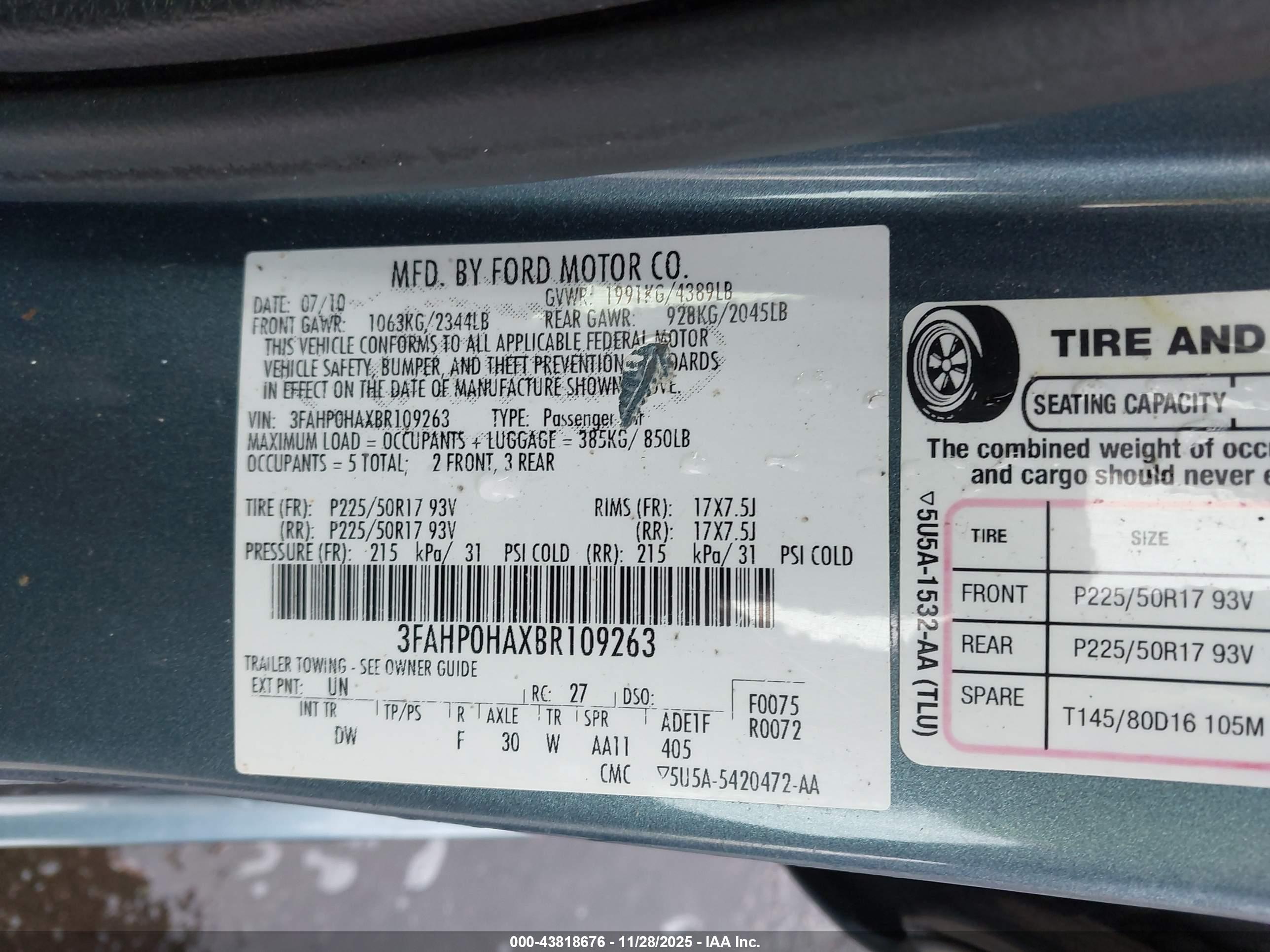 FORD FUSION image 9