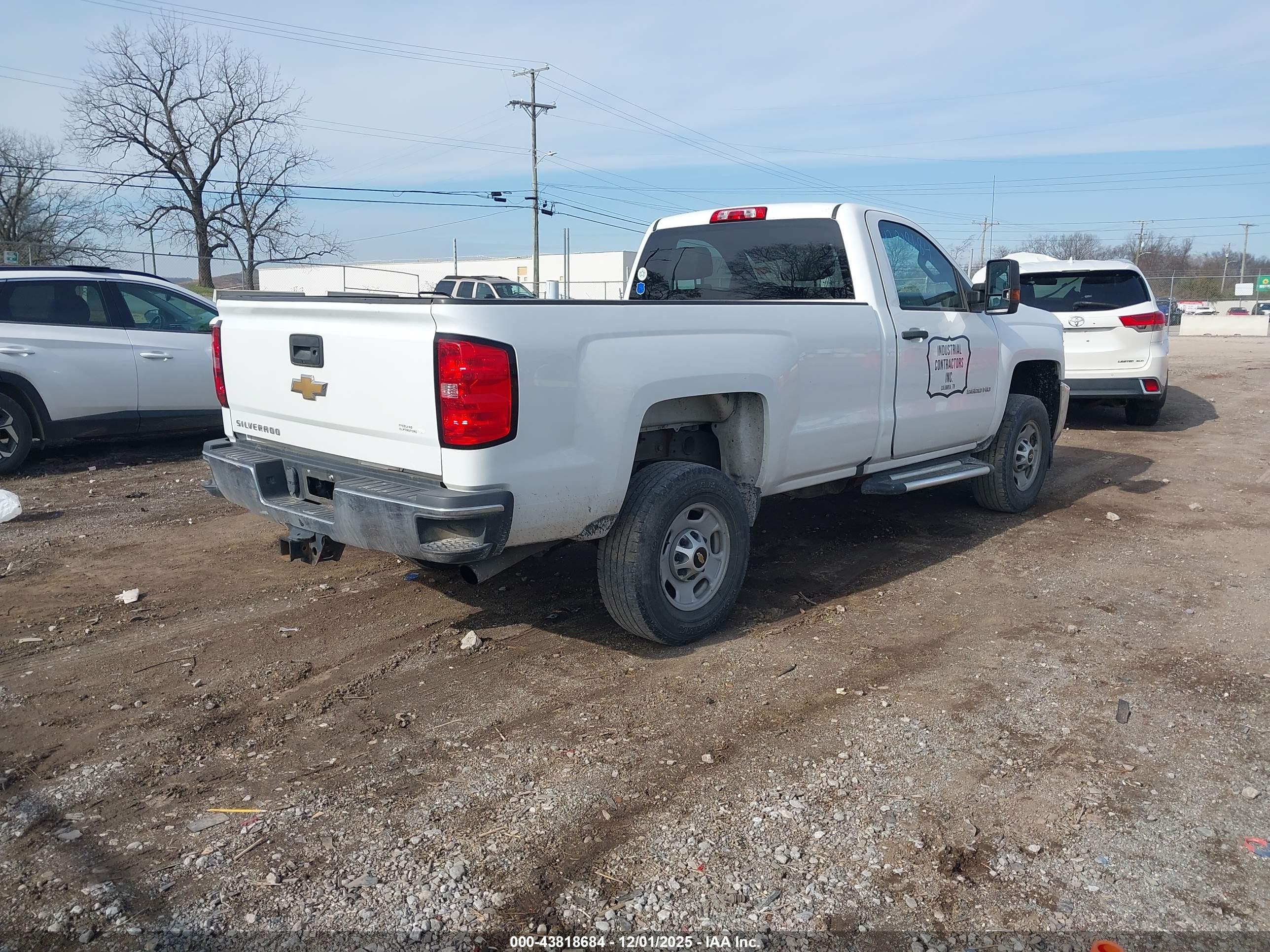CHEVROLET SILVERADO image 4