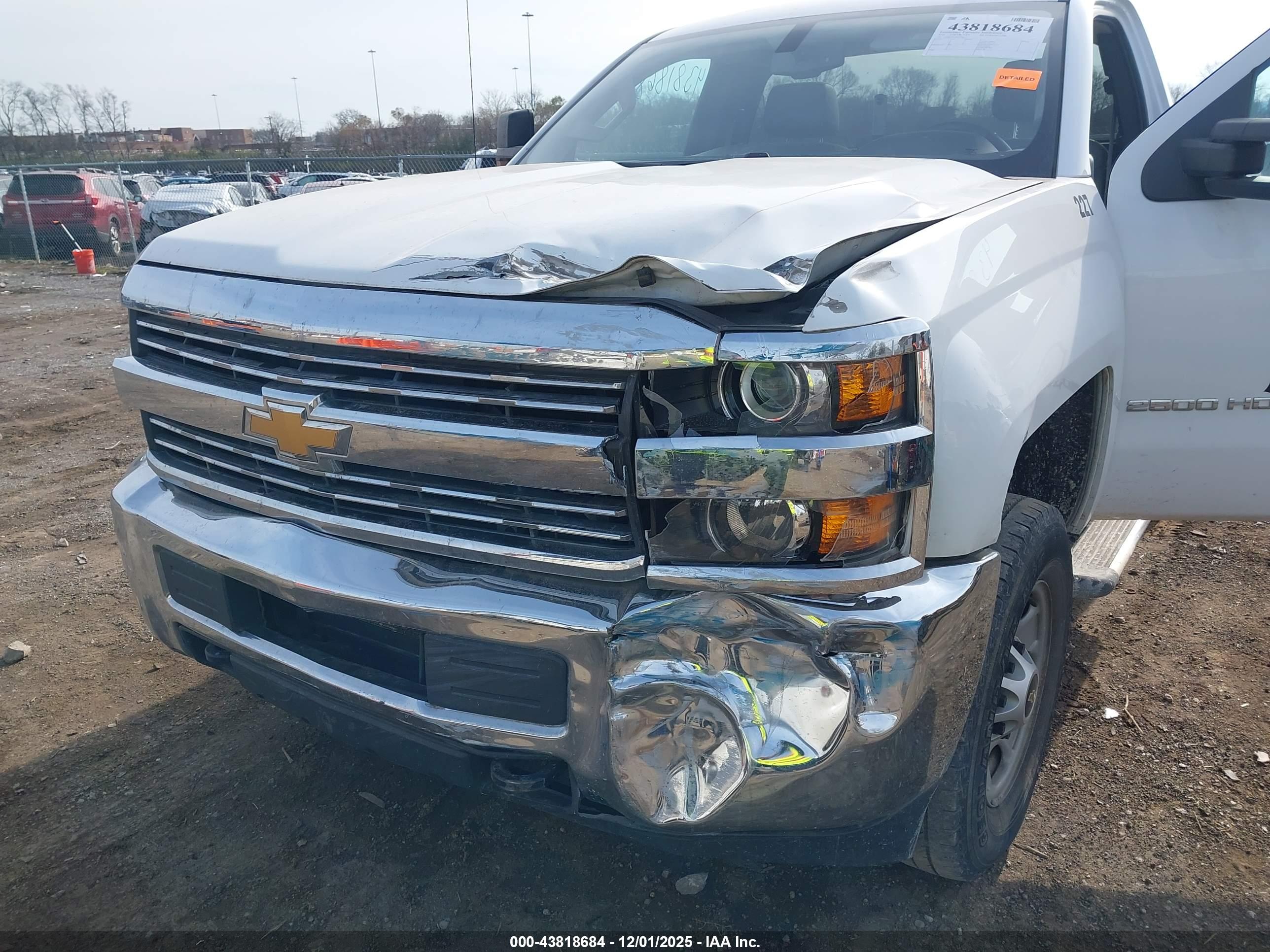 CHEVROLET SILVERADO image 6