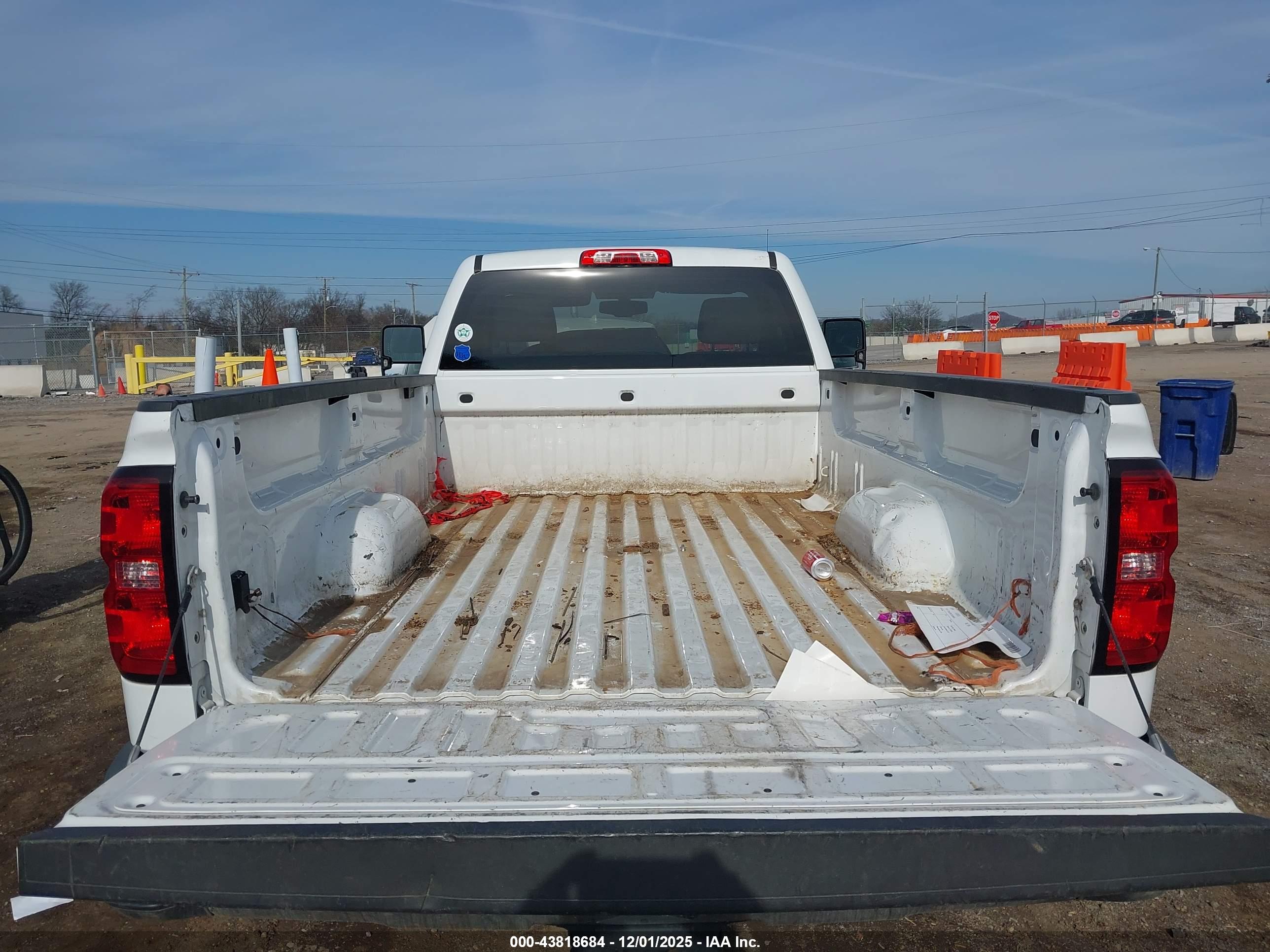 CHEVROLET SILVERADO image 8