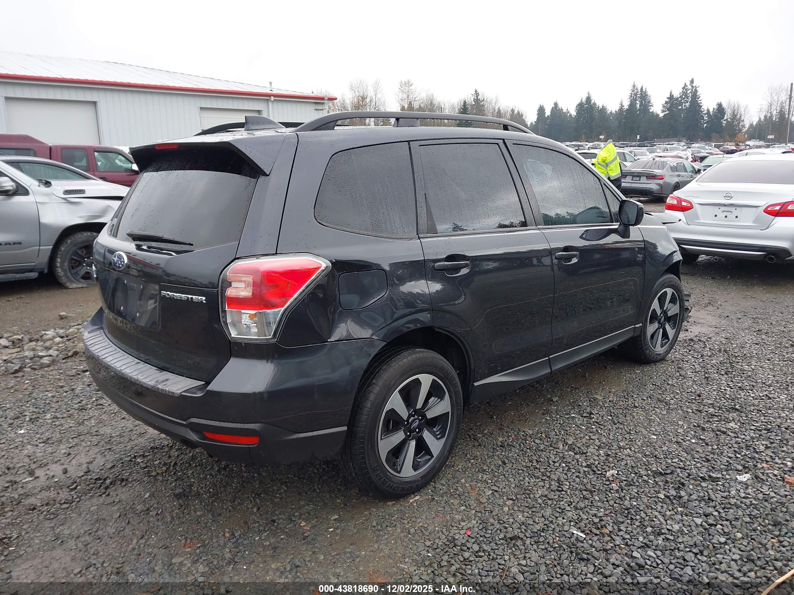 SUBARU FORESTER image 4