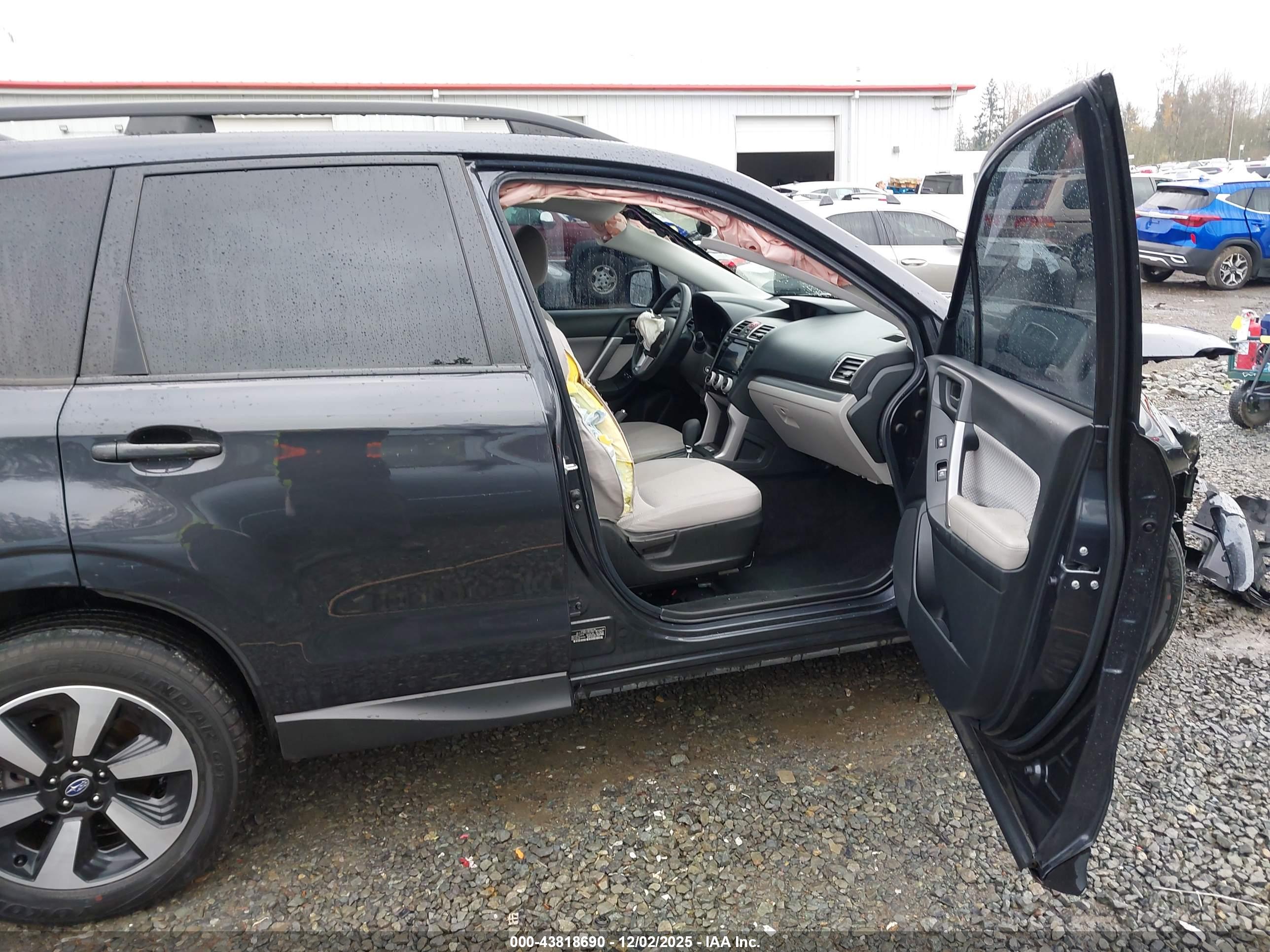 SUBARU FORESTER image 5
