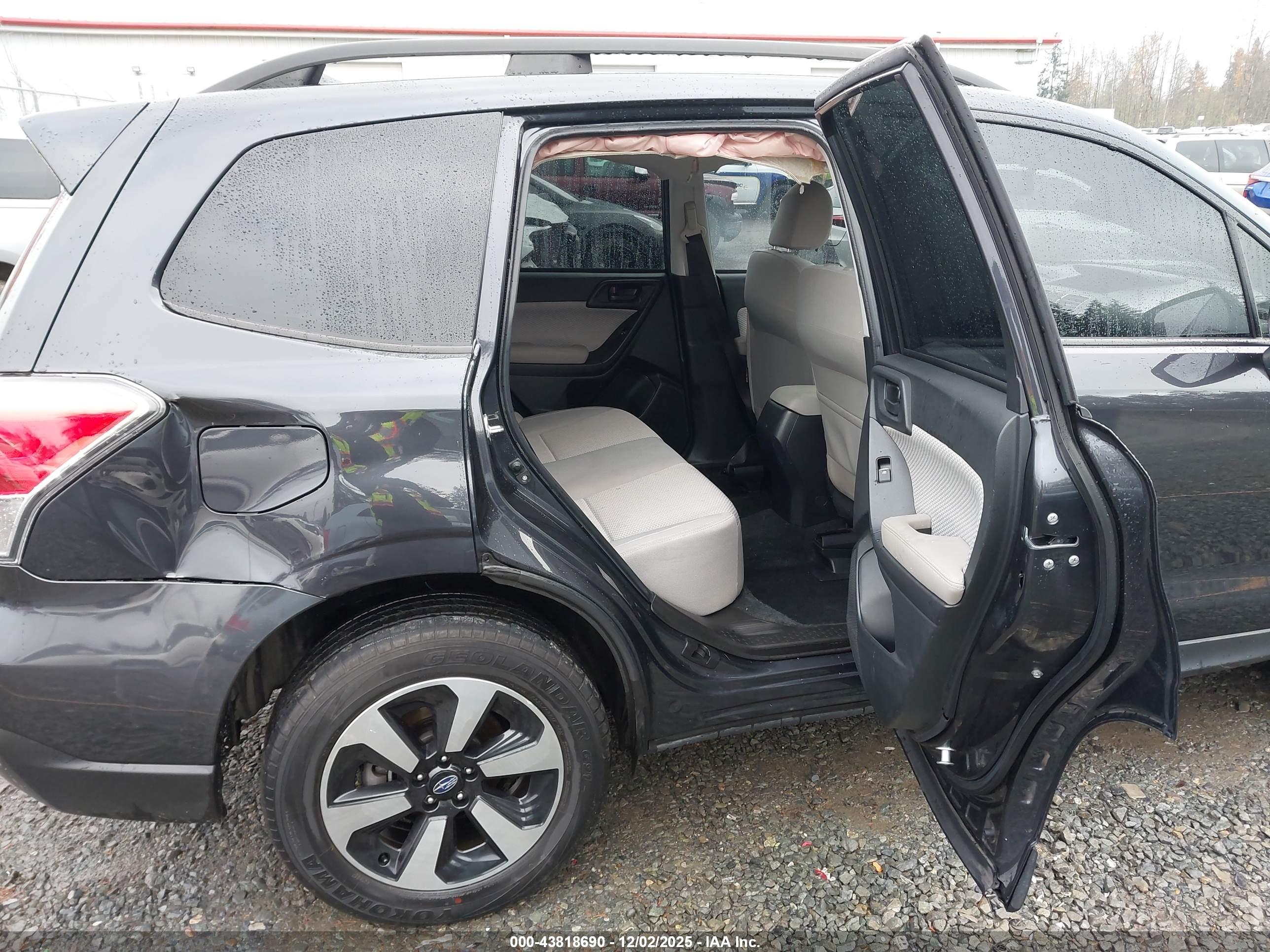 SUBARU FORESTER image 8