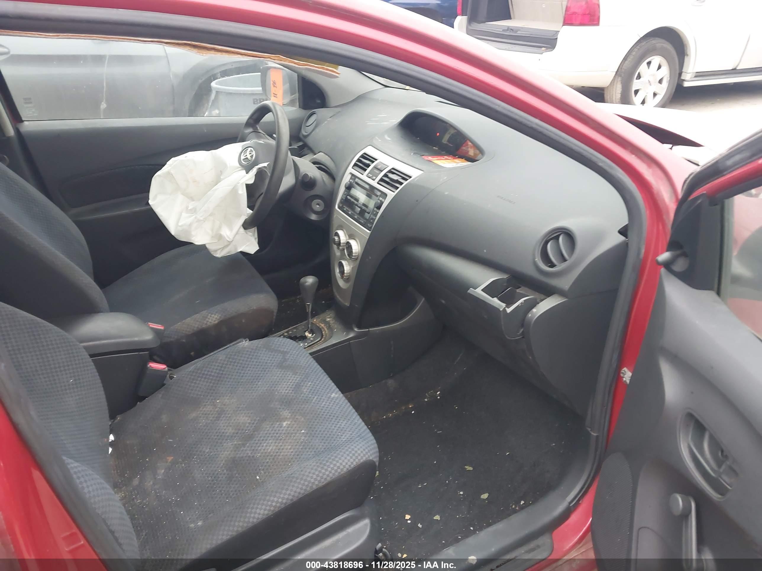 TOYOTA YARIS image 5