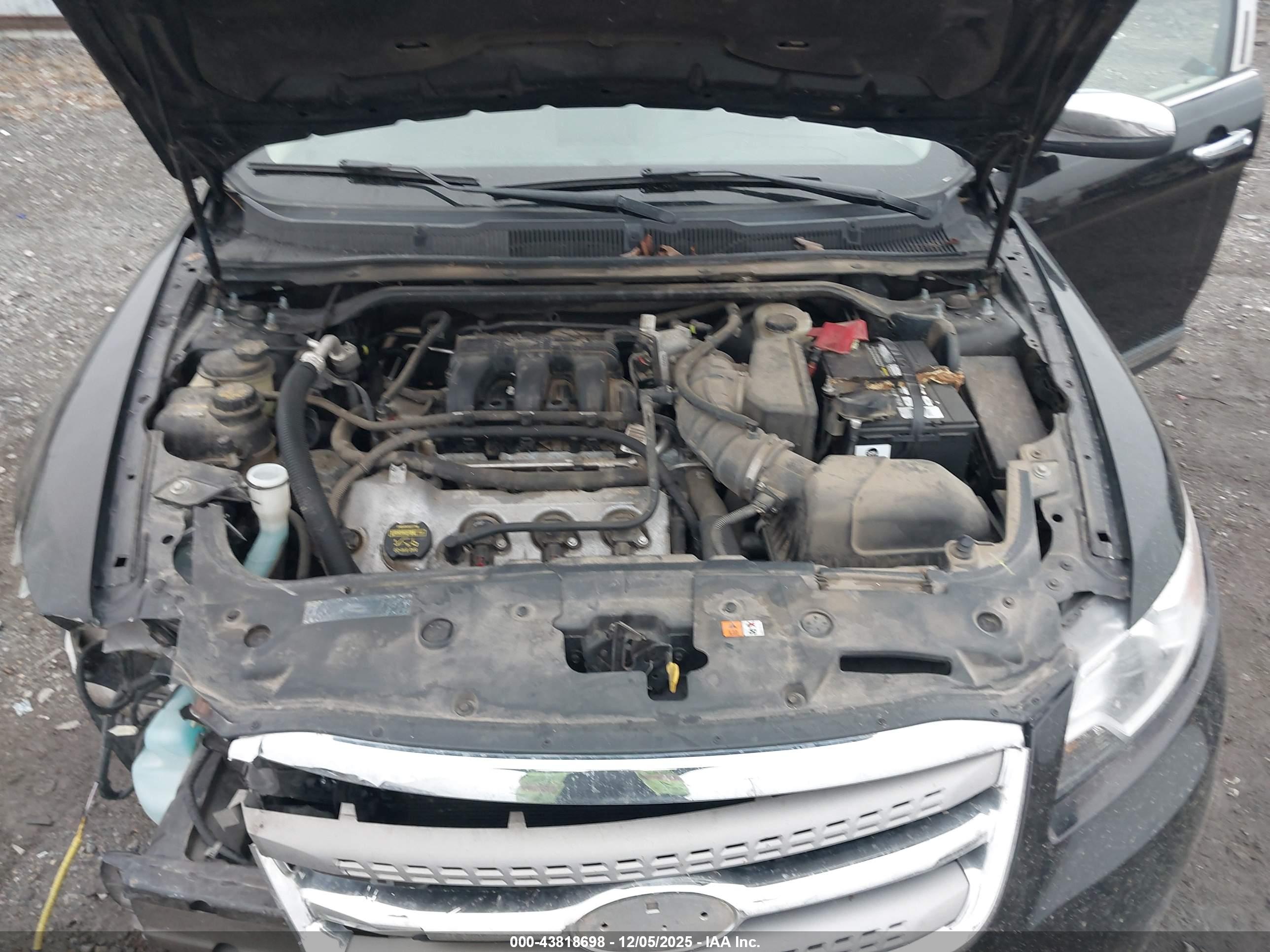 FORD TAURUS image 10