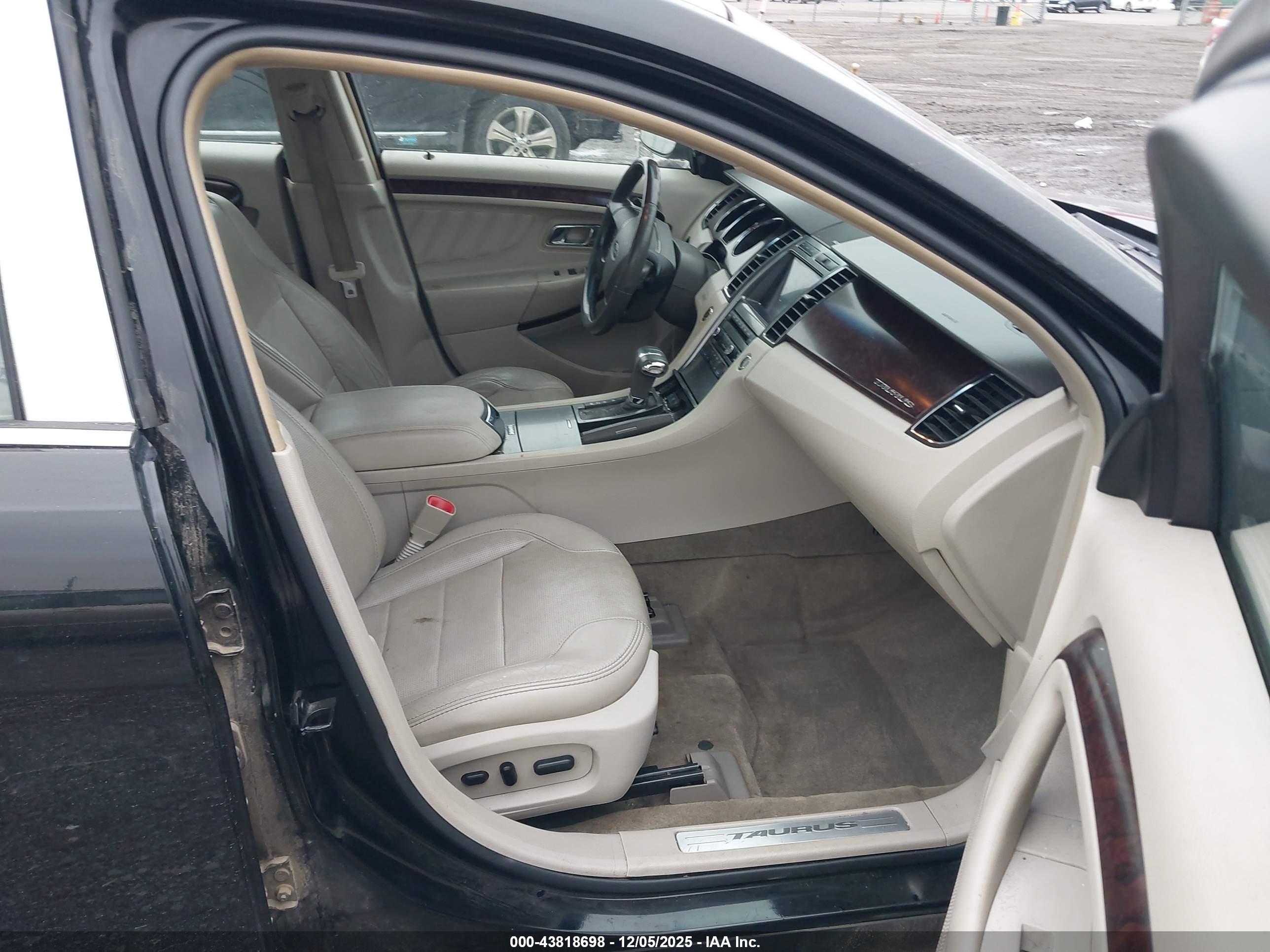 FORD TAURUS image 5