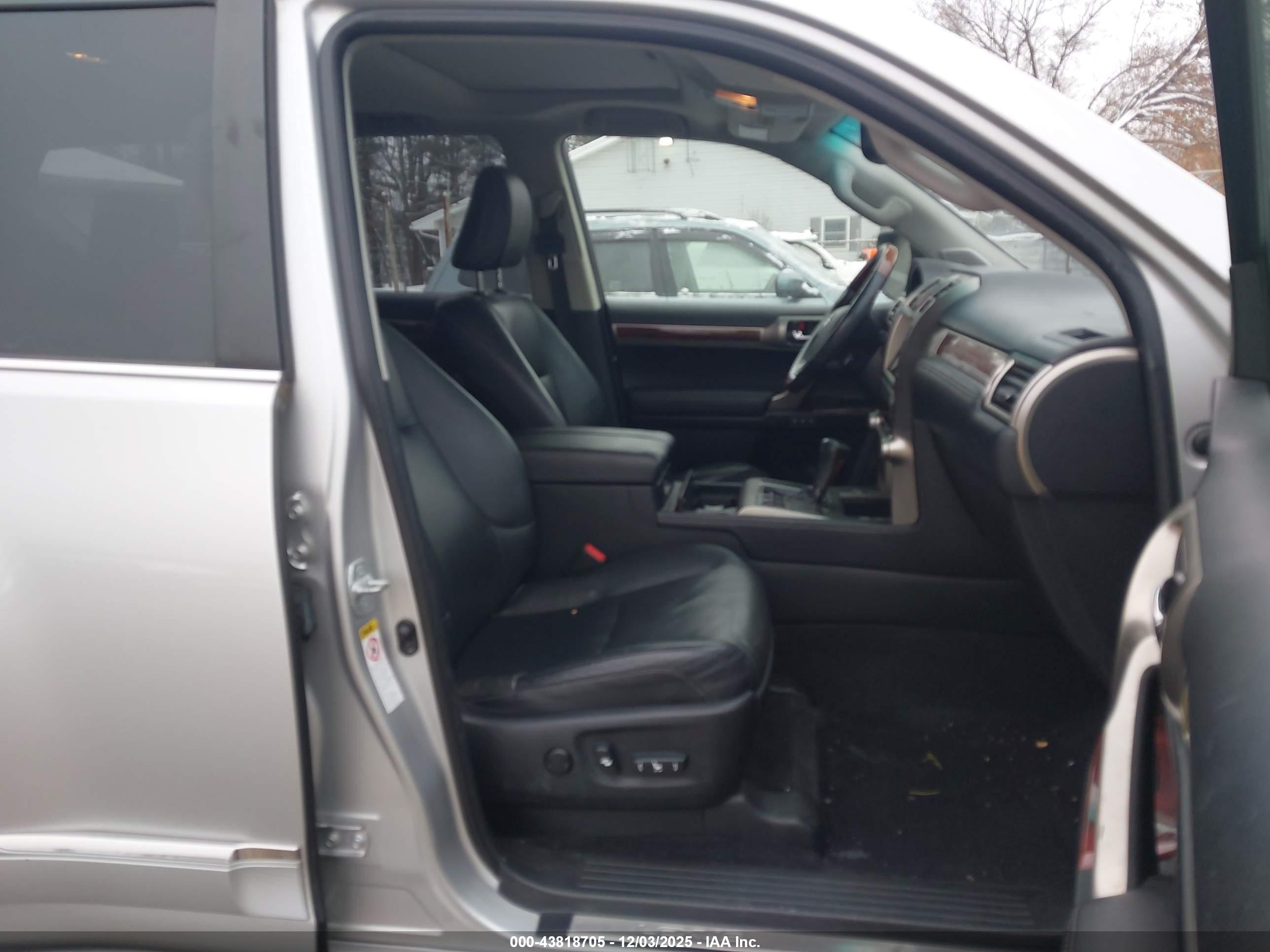 LEXUS GX image 5