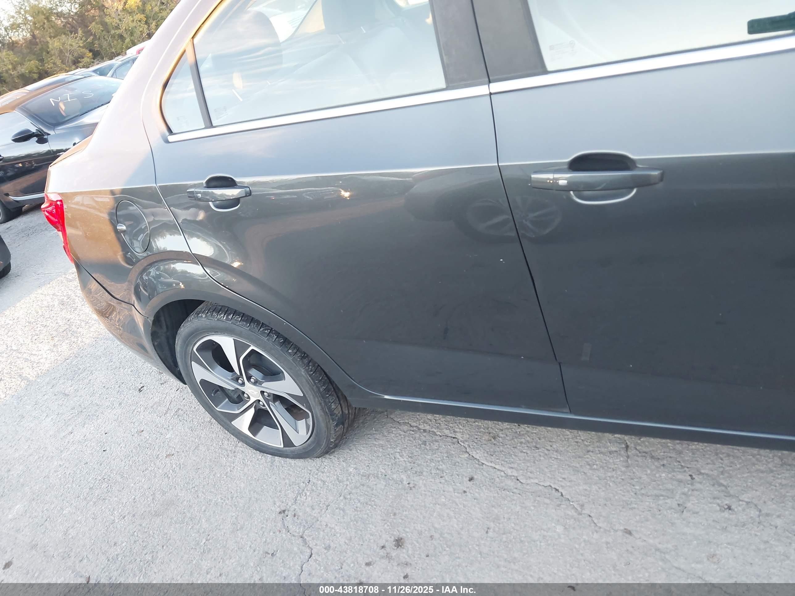 CHEVROLET SONIC image 6