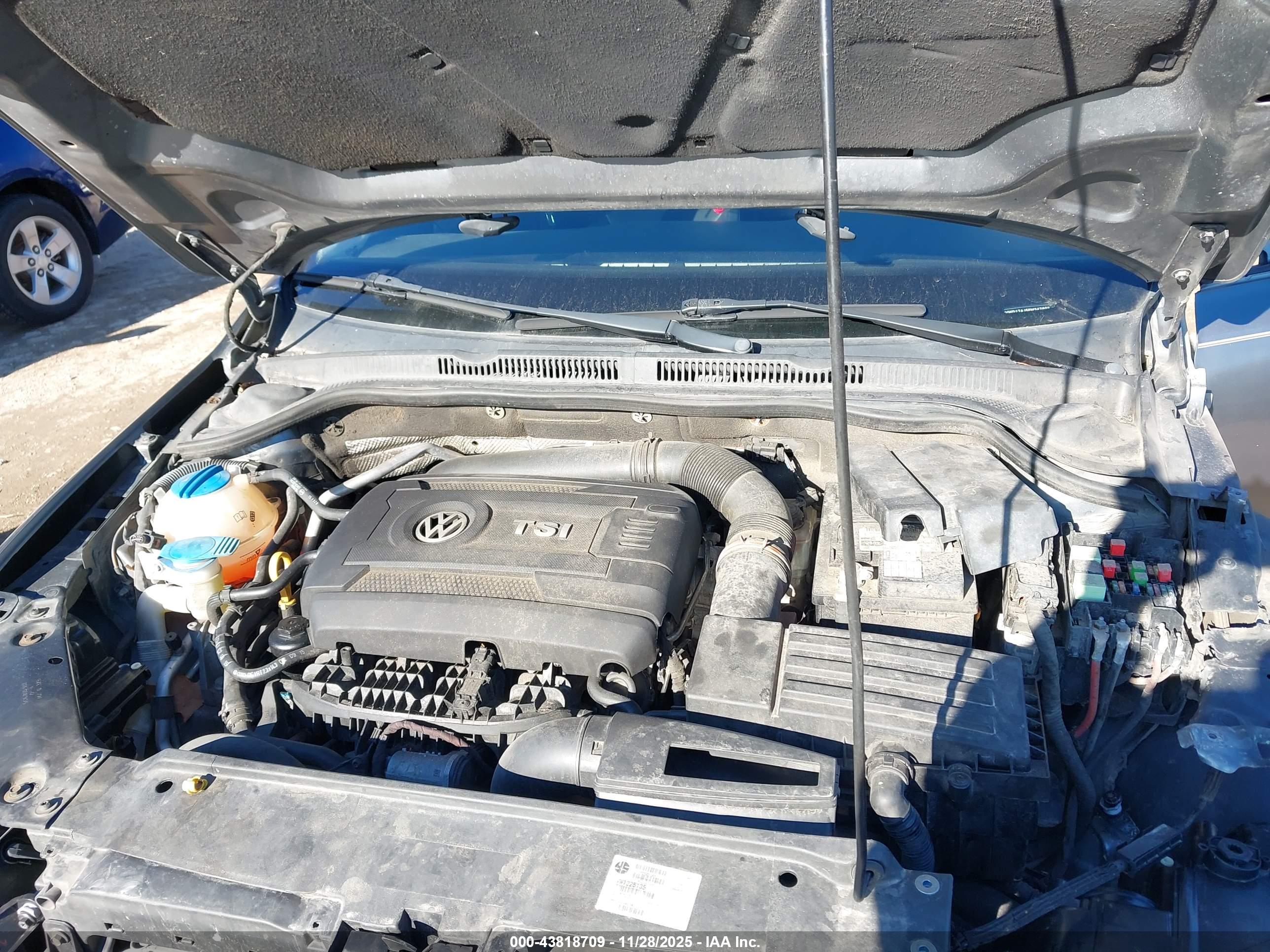 VOLKSWAGEN JETTA image 10