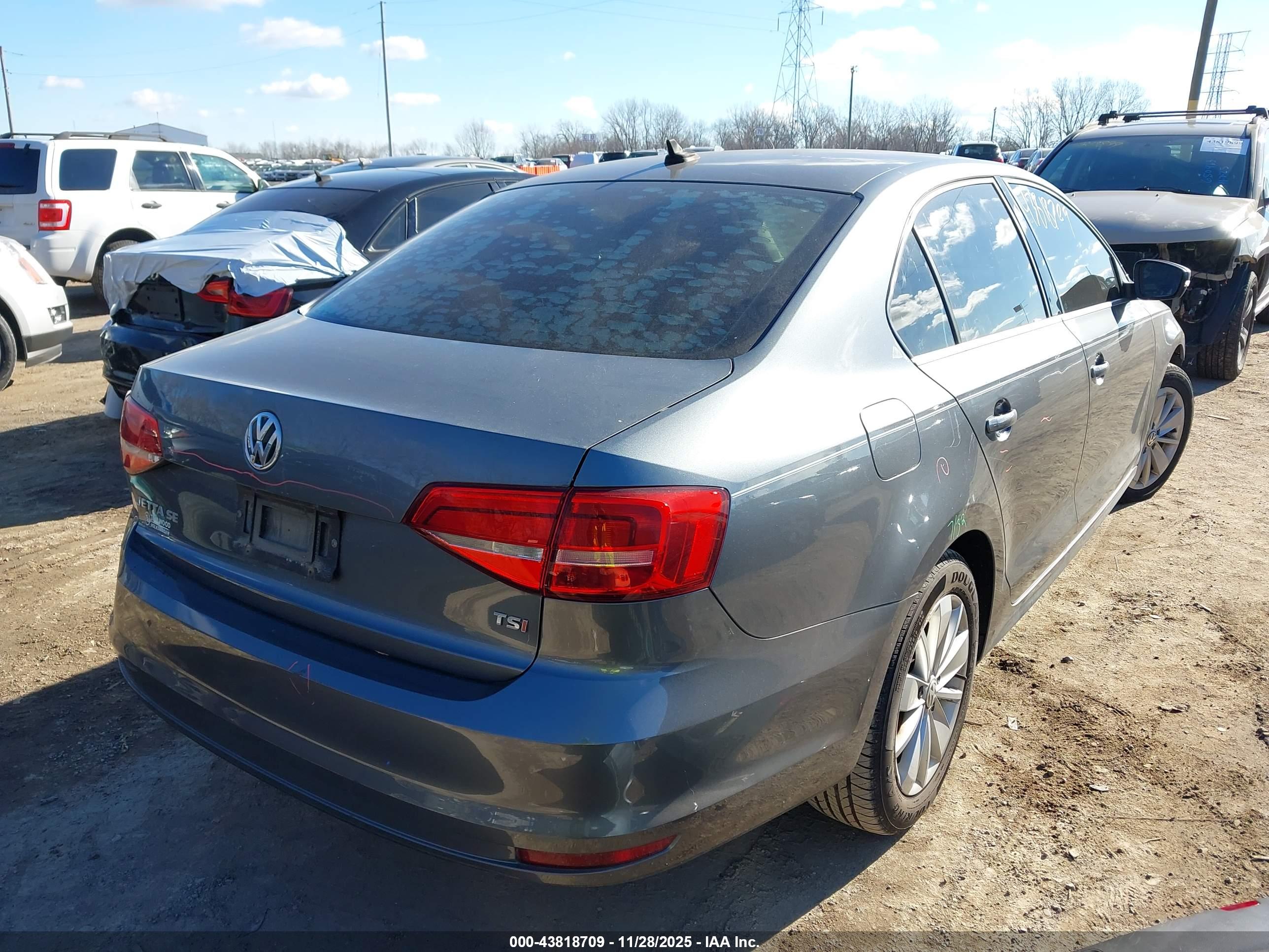 VOLKSWAGEN JETTA image 4