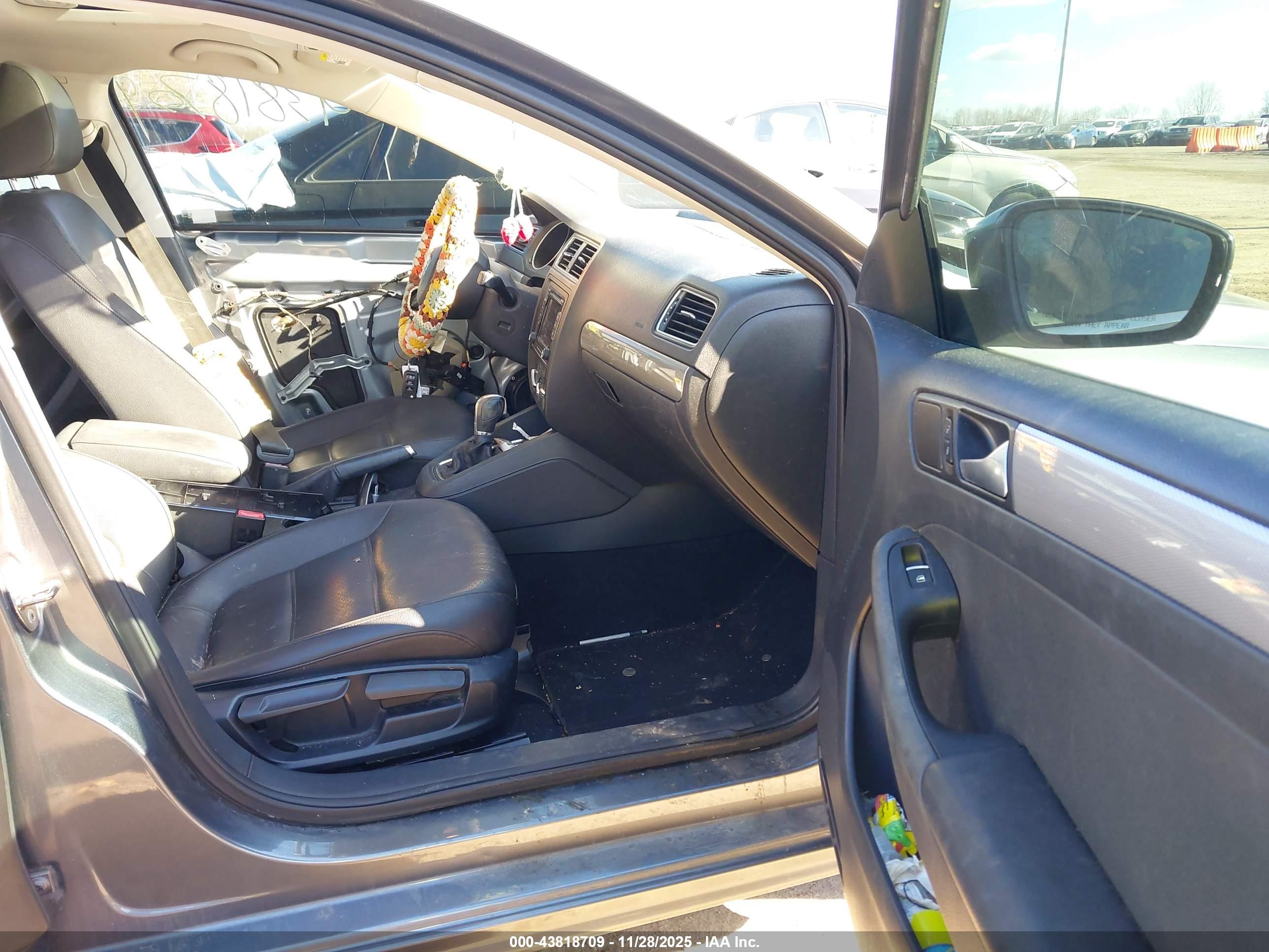 VOLKSWAGEN JETTA image 5