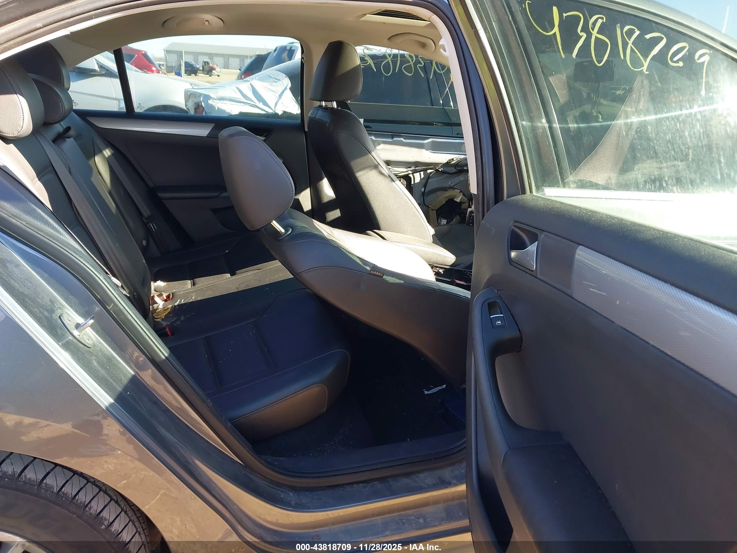 VOLKSWAGEN JETTA image 8