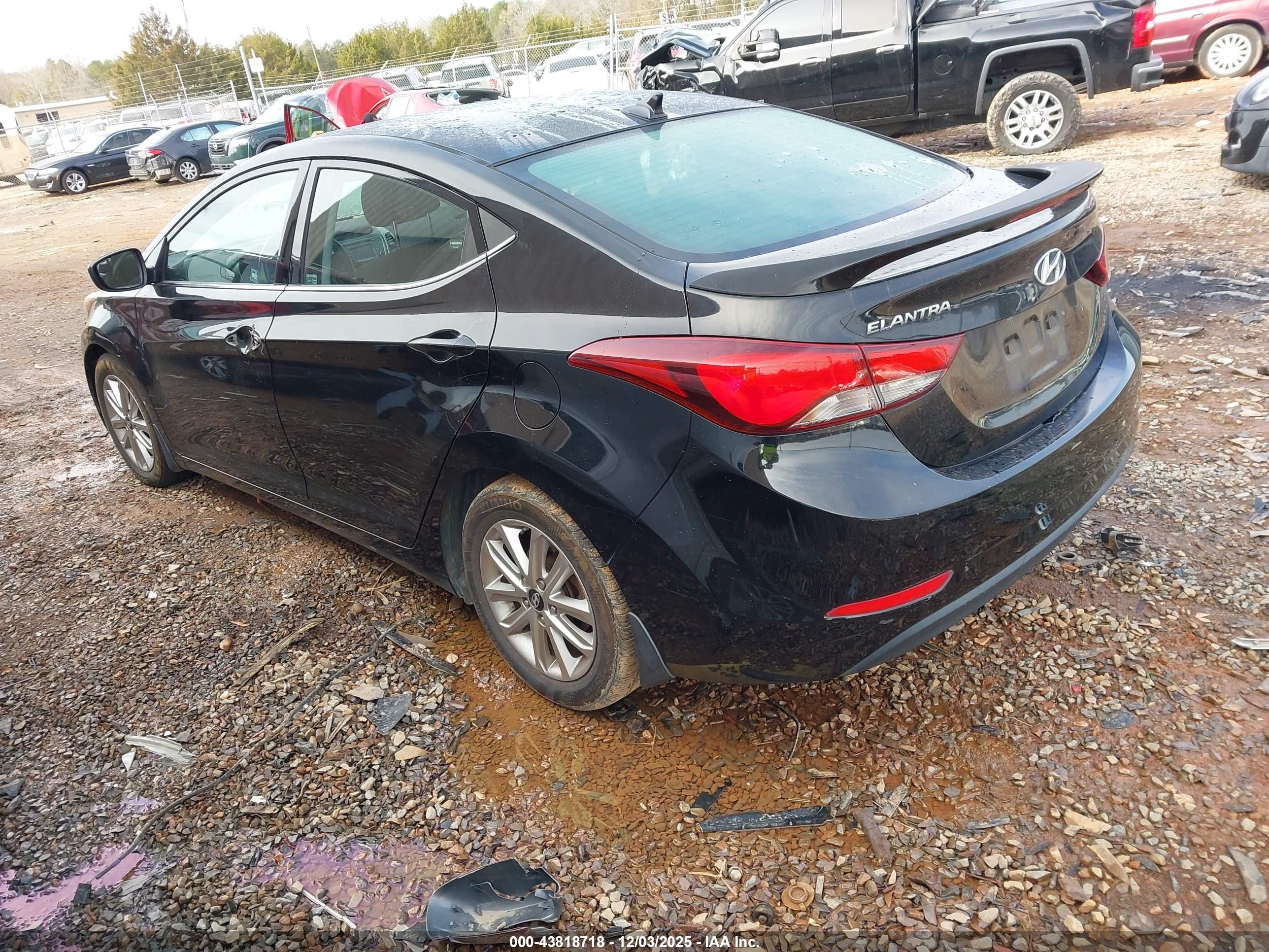 HYUNDAI ELANTRA image 3
