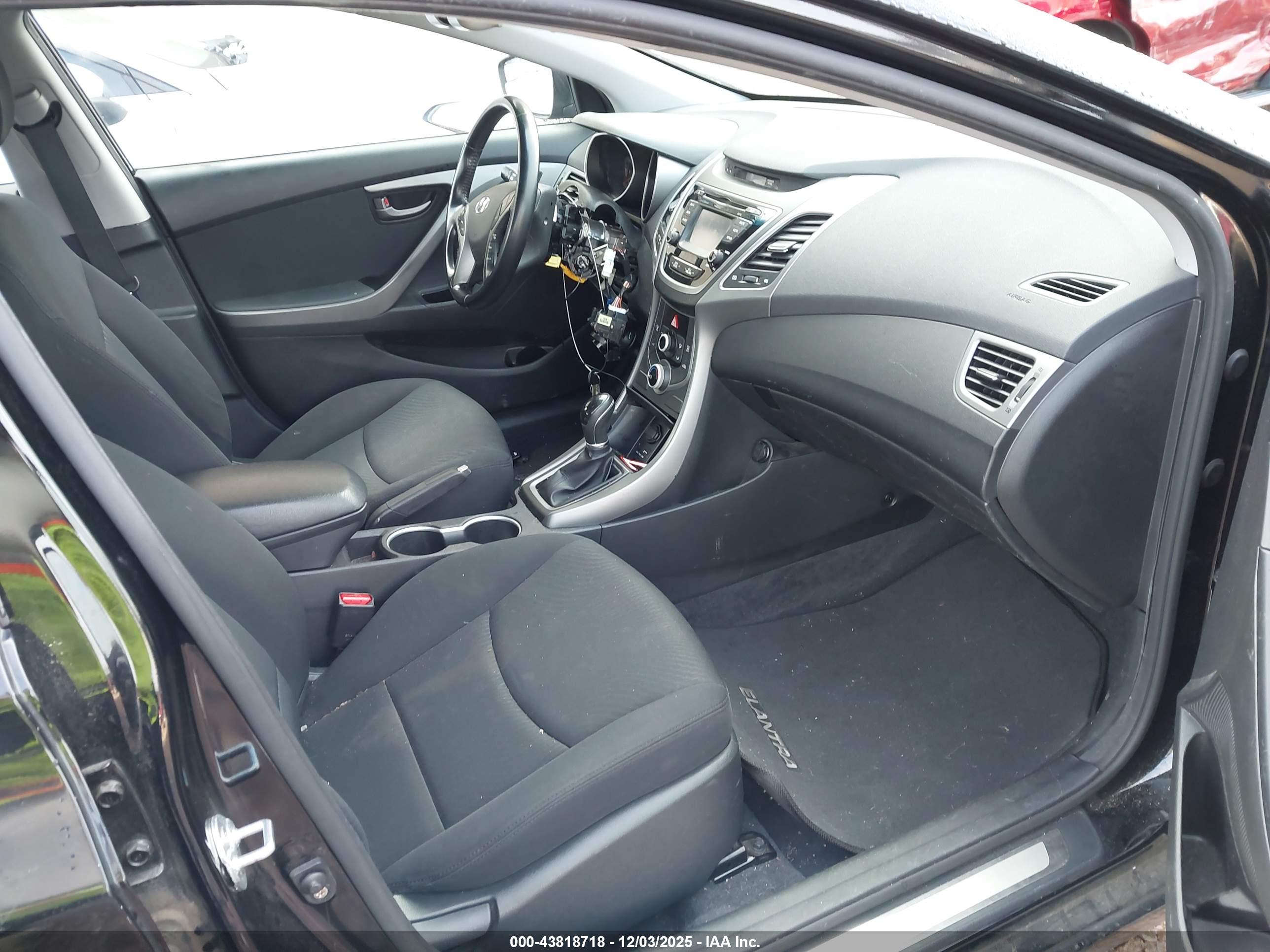 HYUNDAI ELANTRA image 5