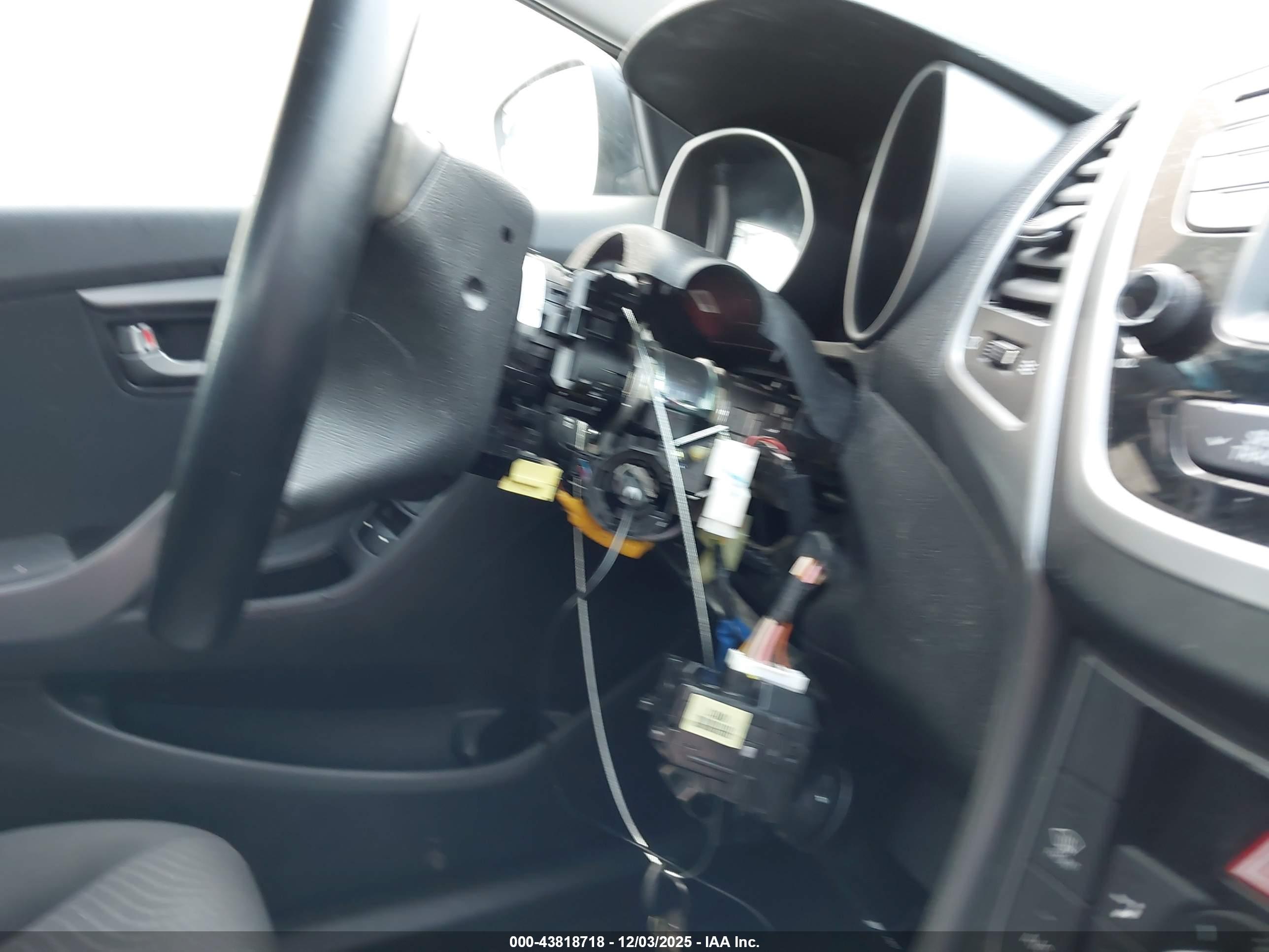 HYUNDAI ELANTRA image 6