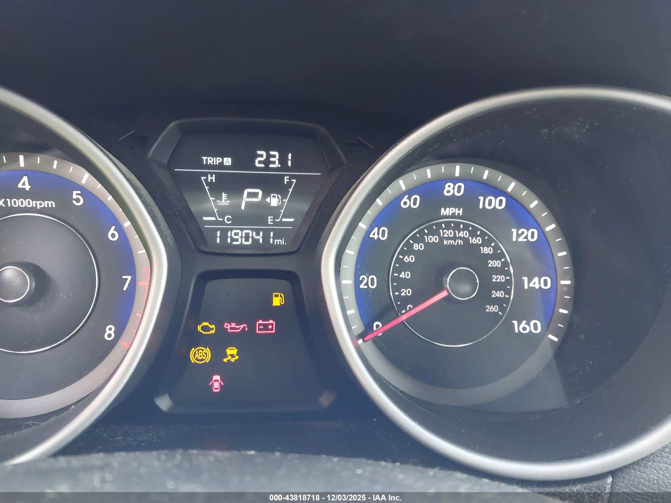 HYUNDAI ELANTRA image 7