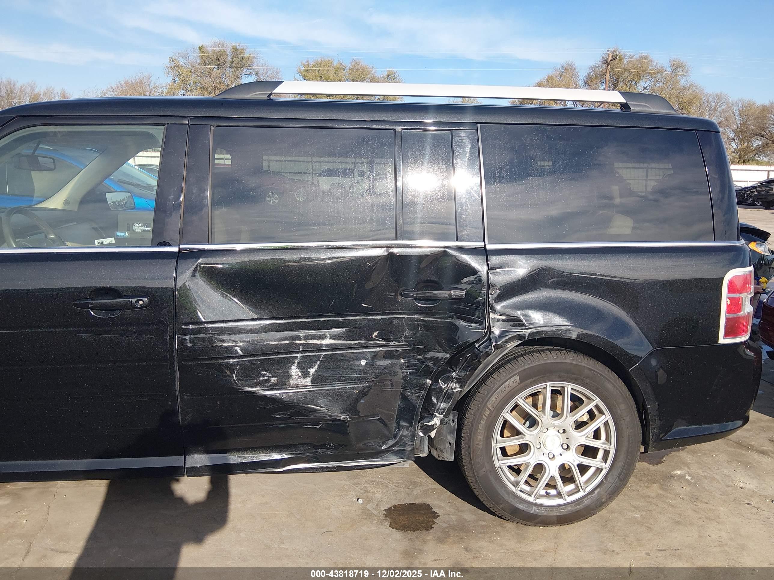 FORD FLEX image 6