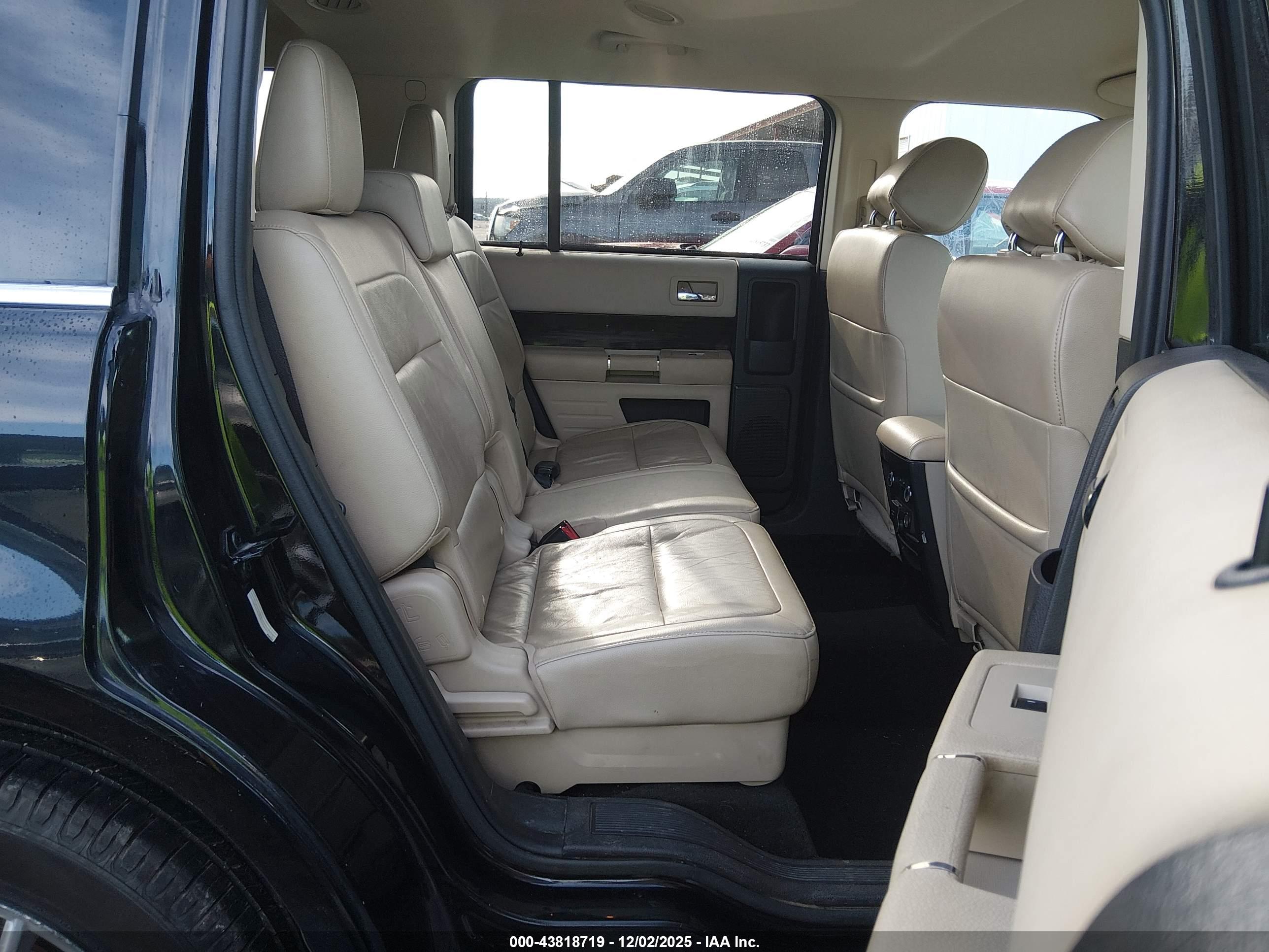 FORD FLEX image 8