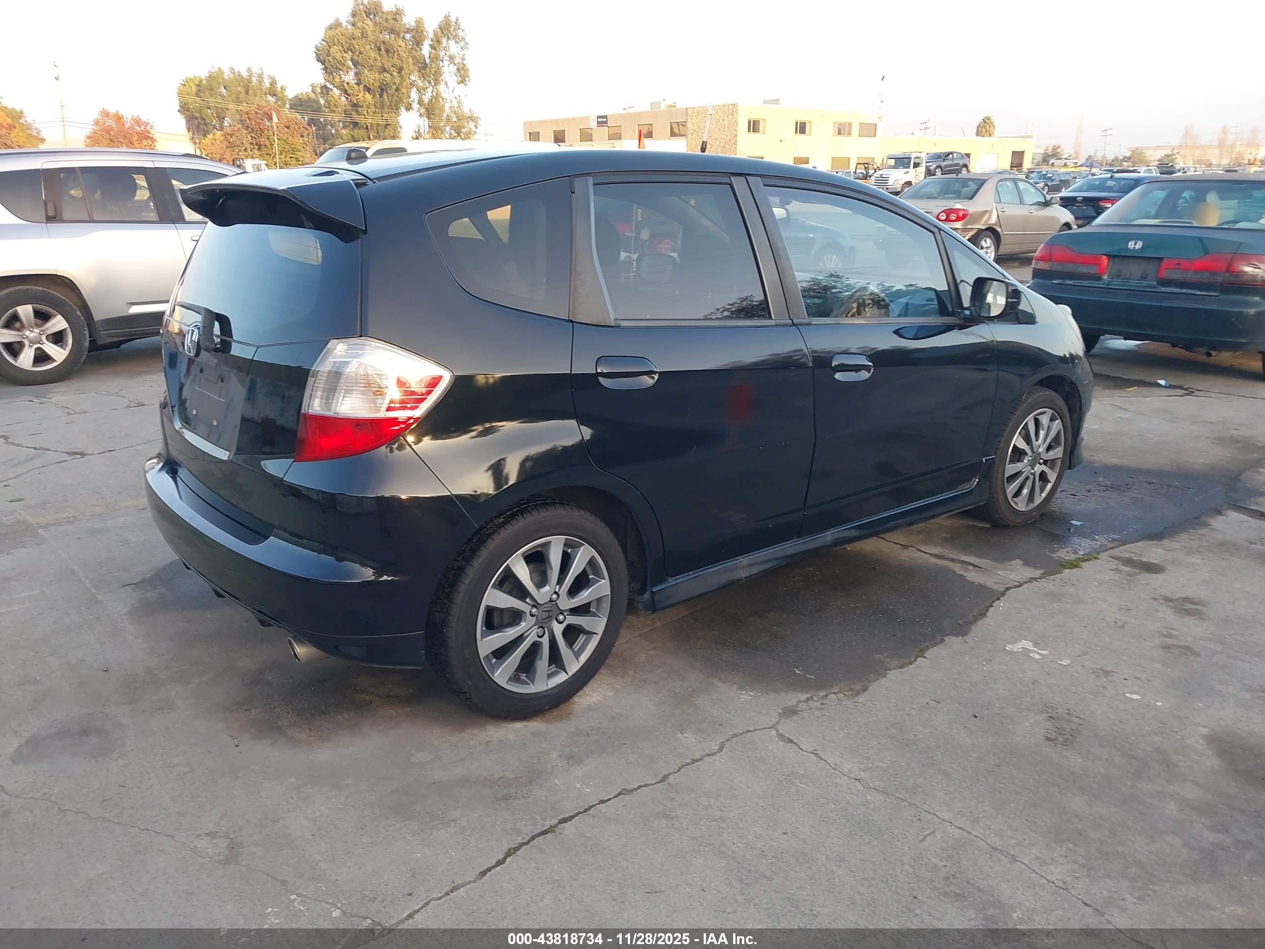HONDA FIT image 4