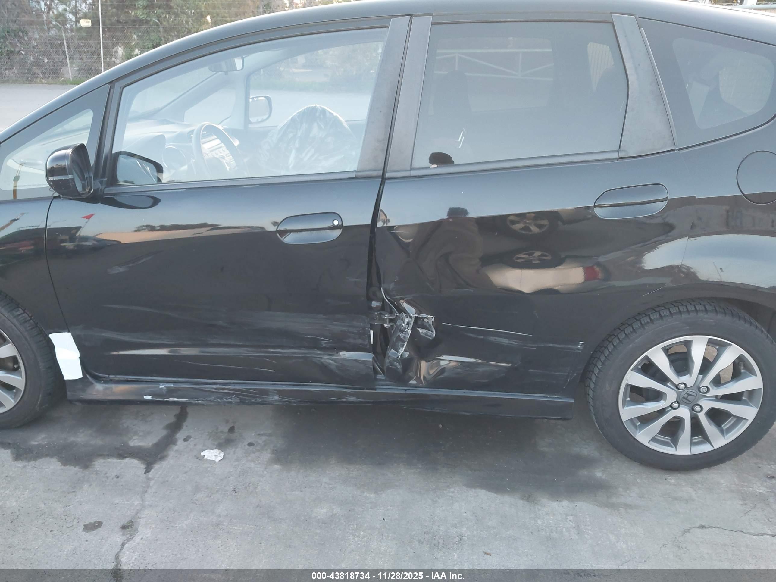 HONDA FIT image 6
