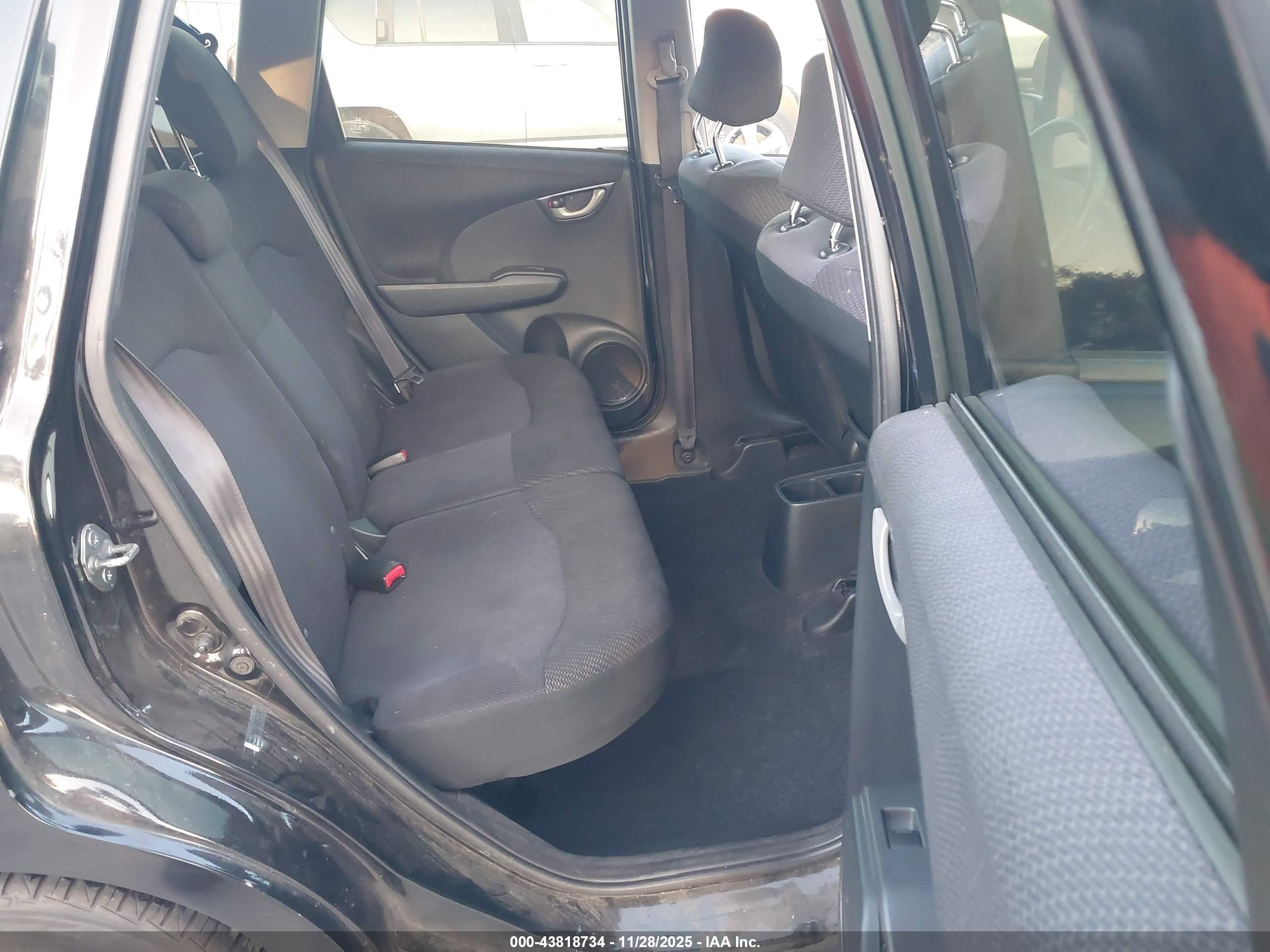 HONDA FIT image 8