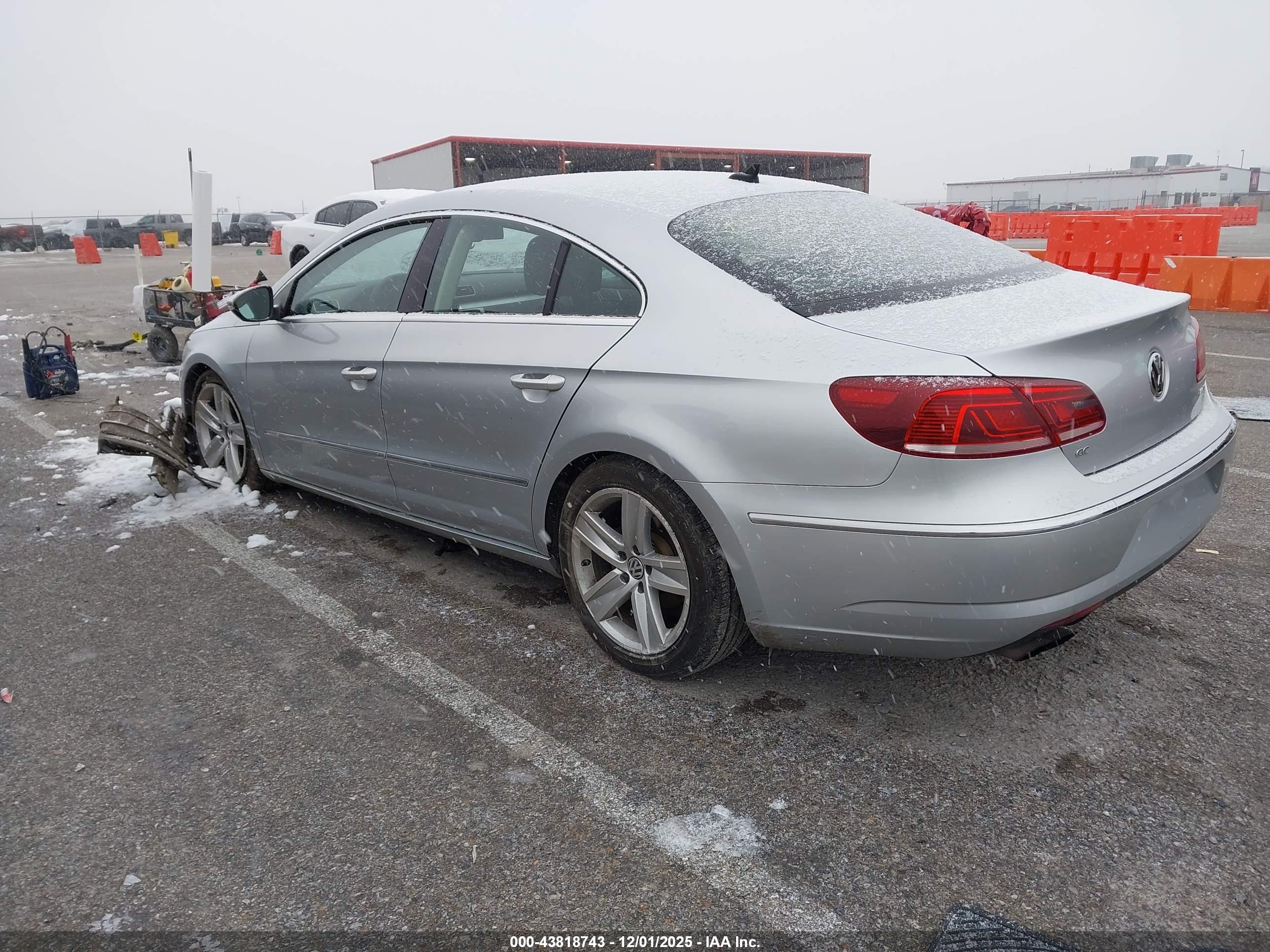 VOLKSWAGEN CC image 3