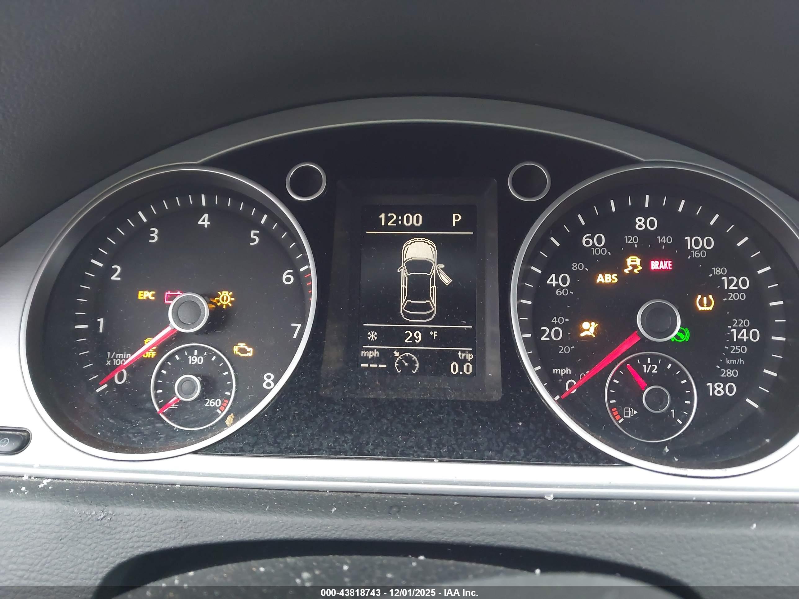 VOLKSWAGEN CC image 7