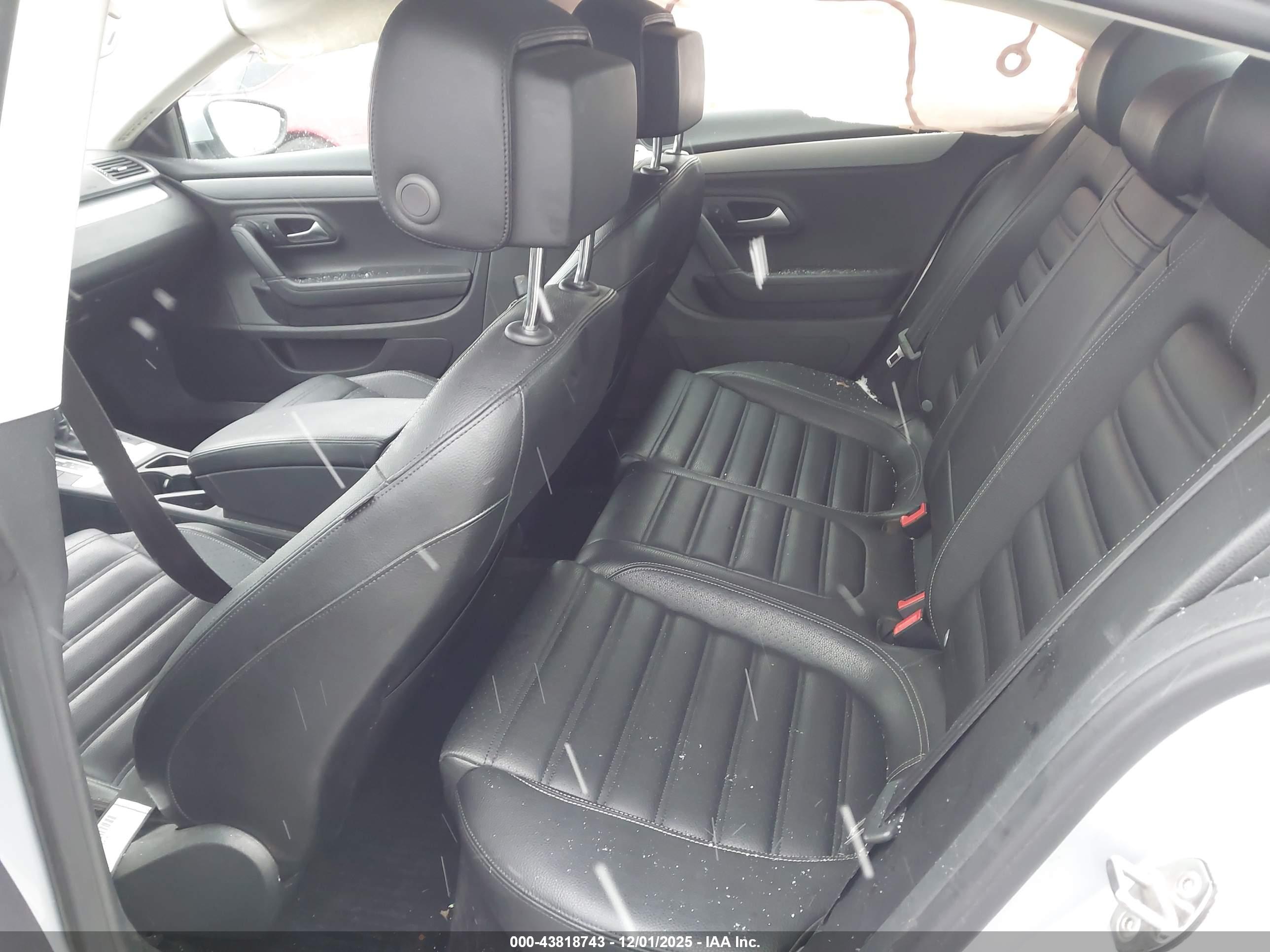 VOLKSWAGEN CC image 8