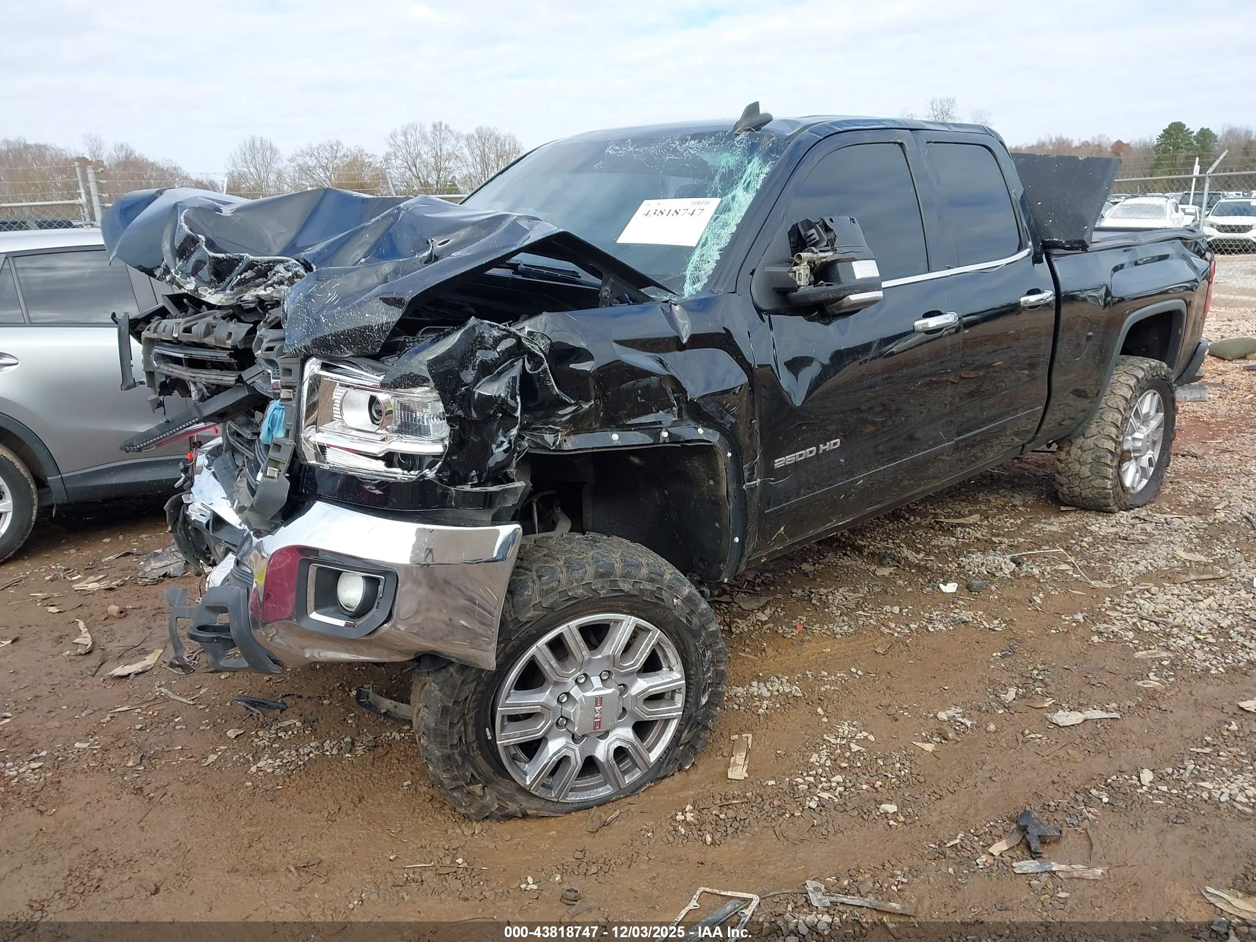 GMC SIERRA image 2