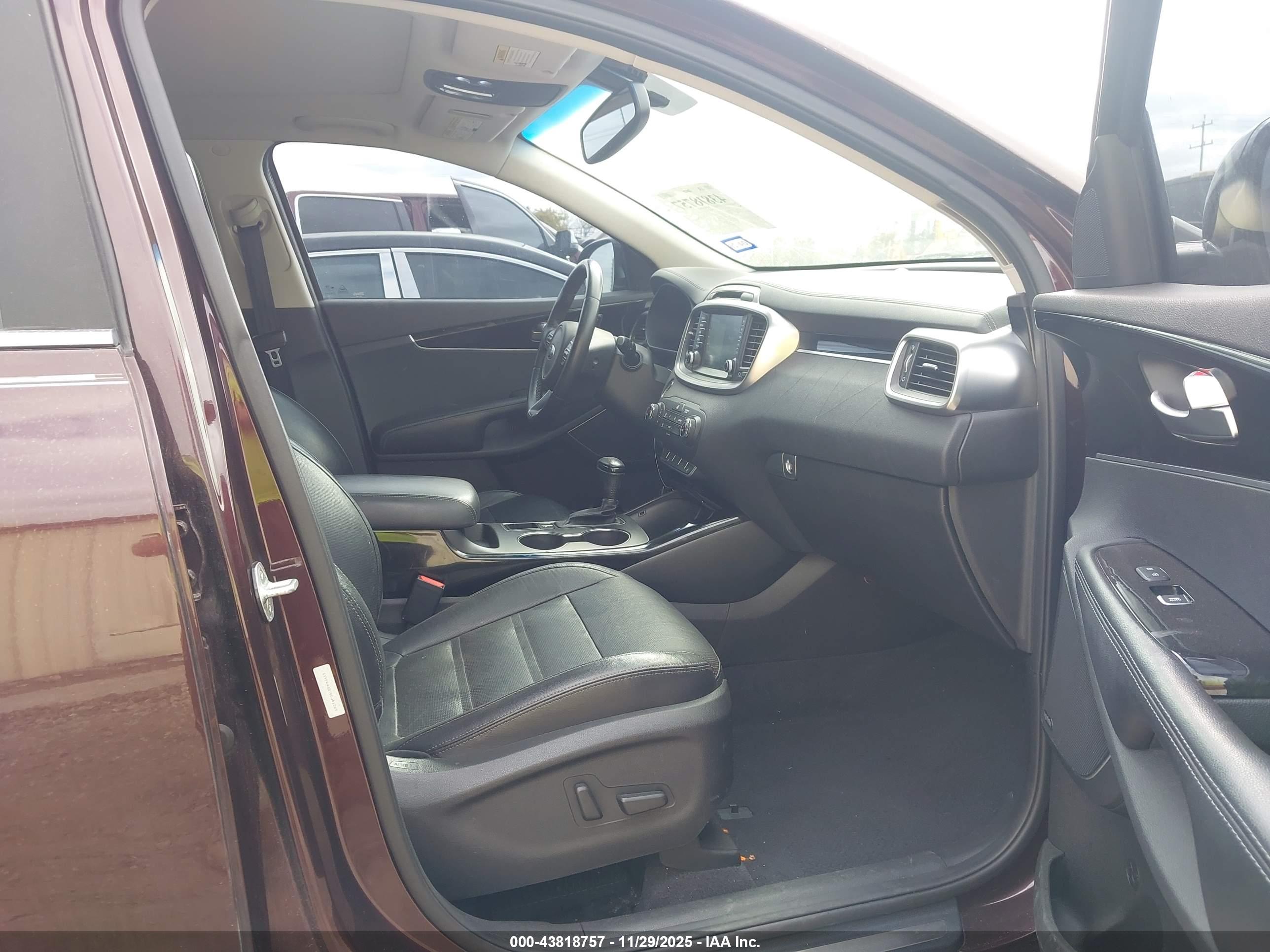 KIA SORENTO image 5