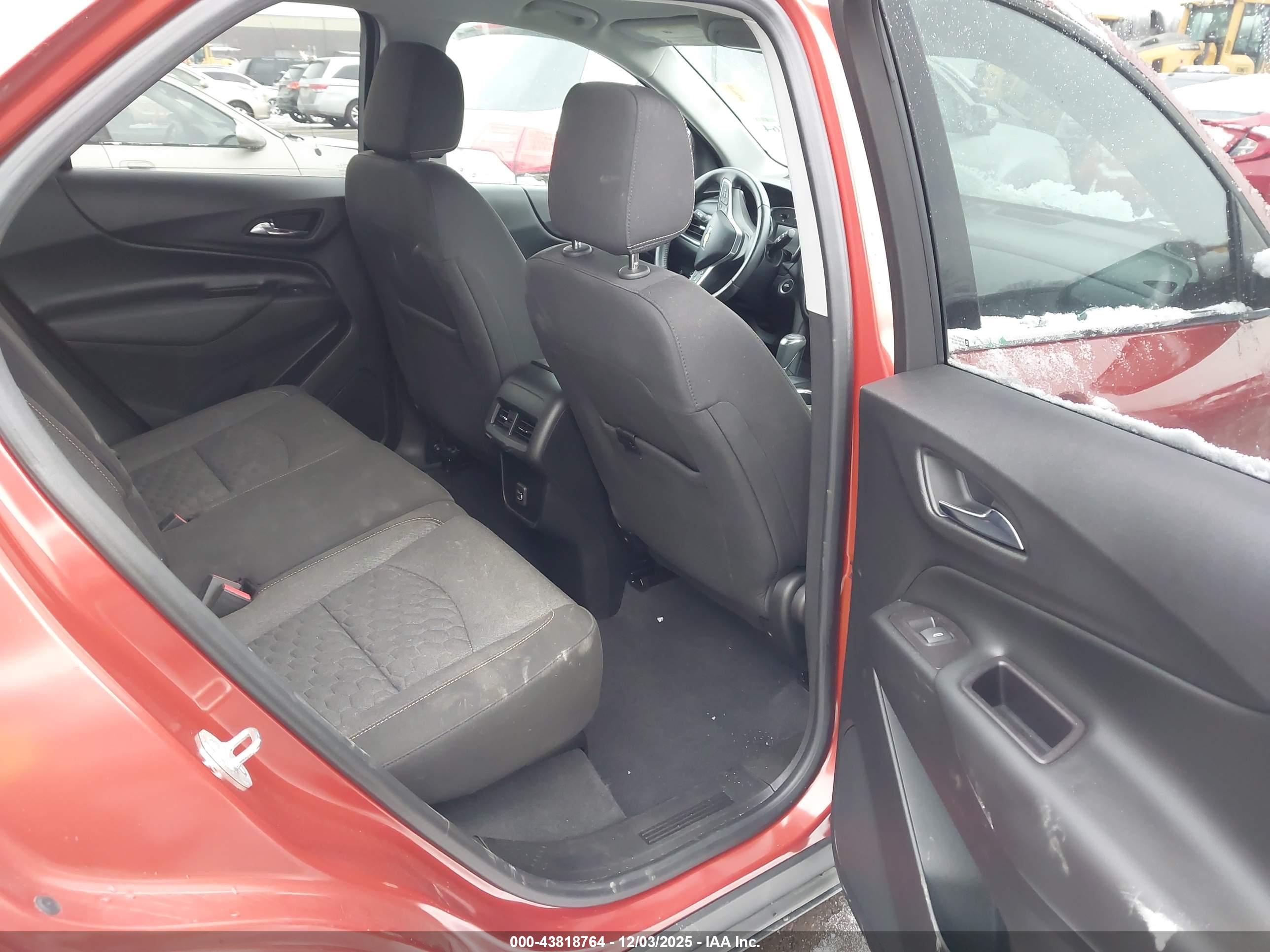 CHEVROLET EQUINOX image 8