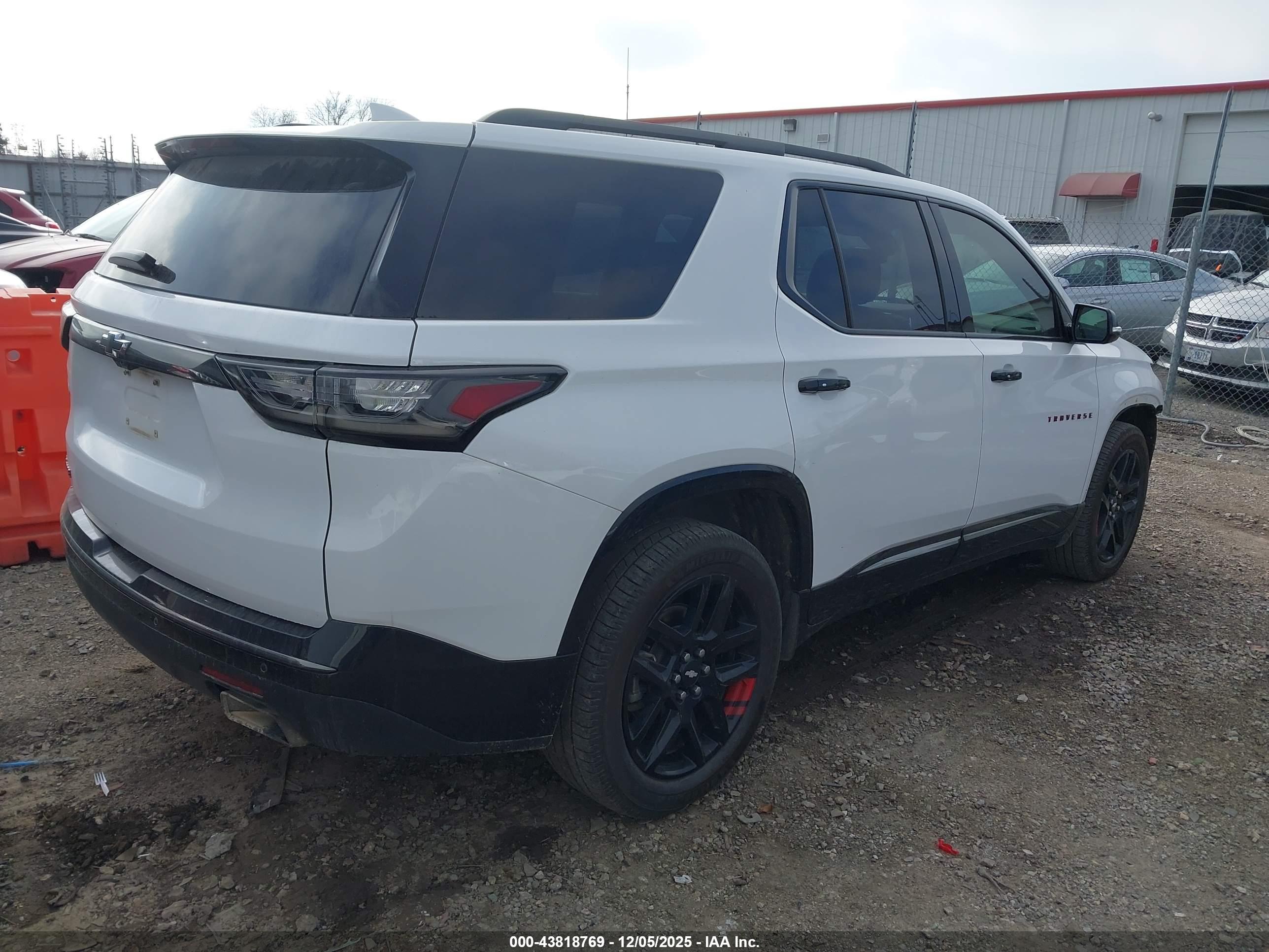 CHEVROLET TRAVERSE image 4