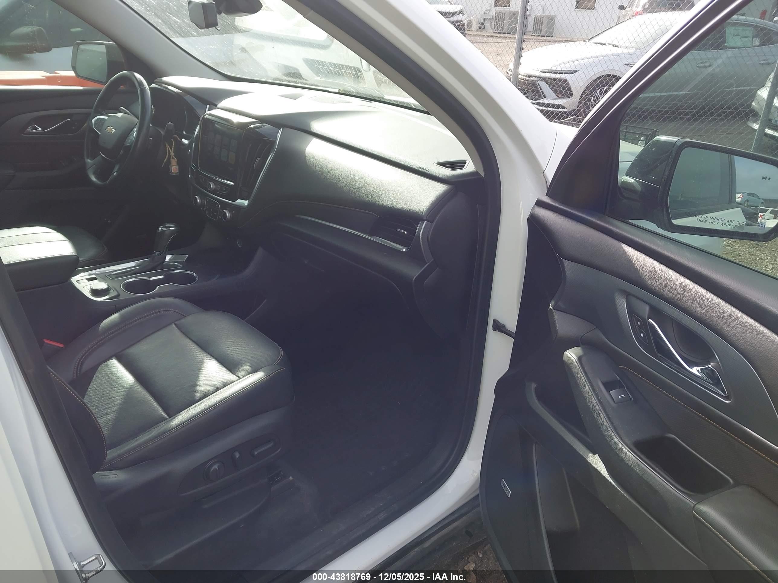 CHEVROLET TRAVERSE image 5