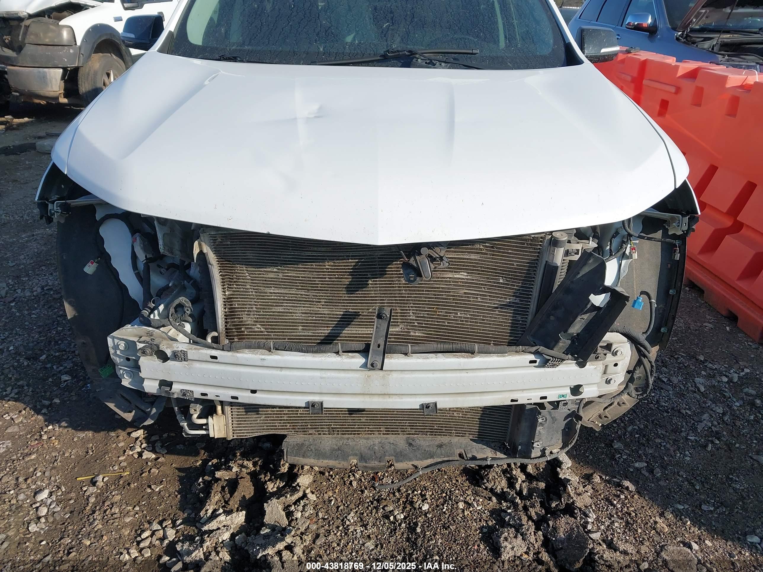 CHEVROLET TRAVERSE image 6