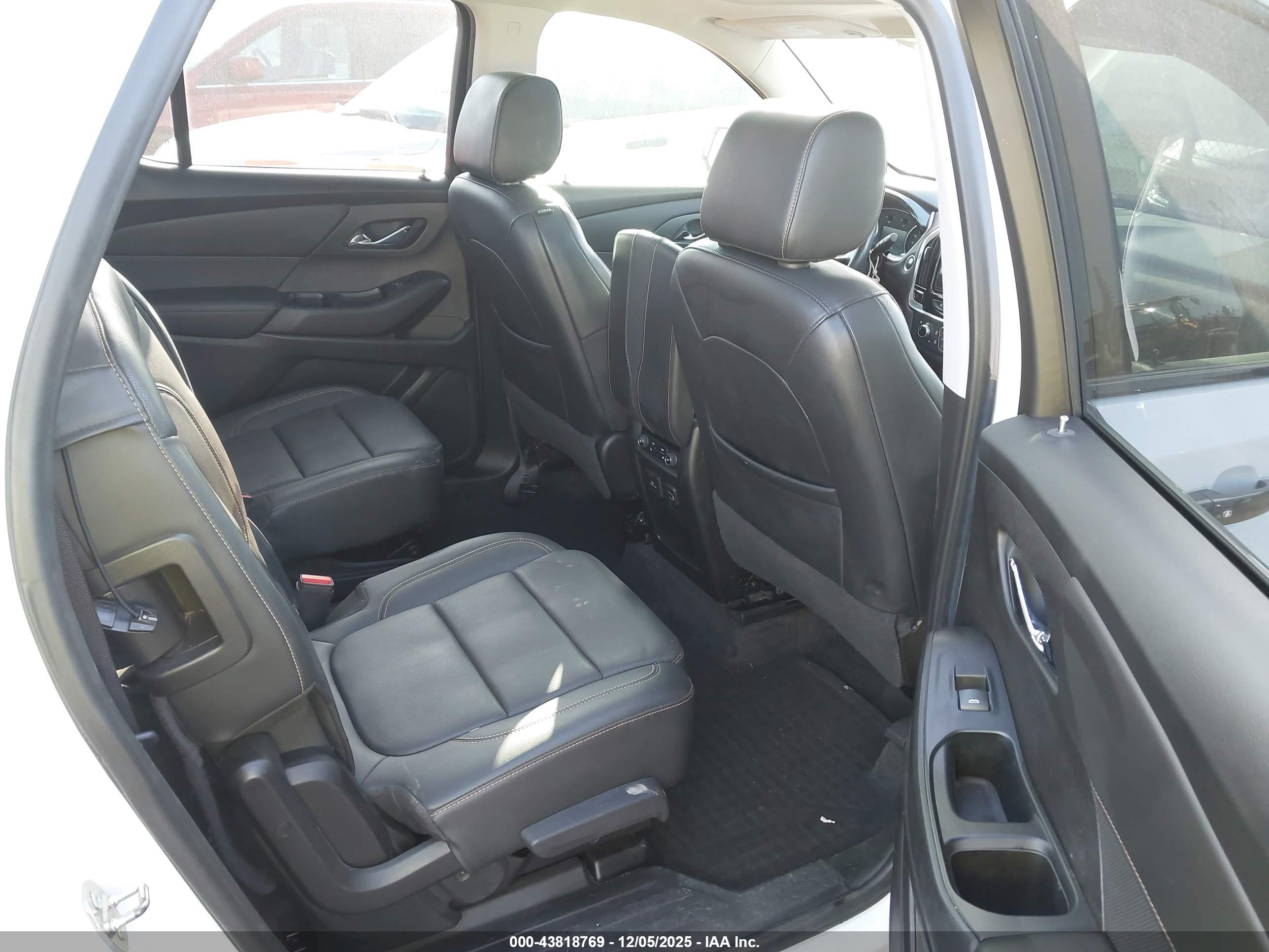 CHEVROLET TRAVERSE image 8