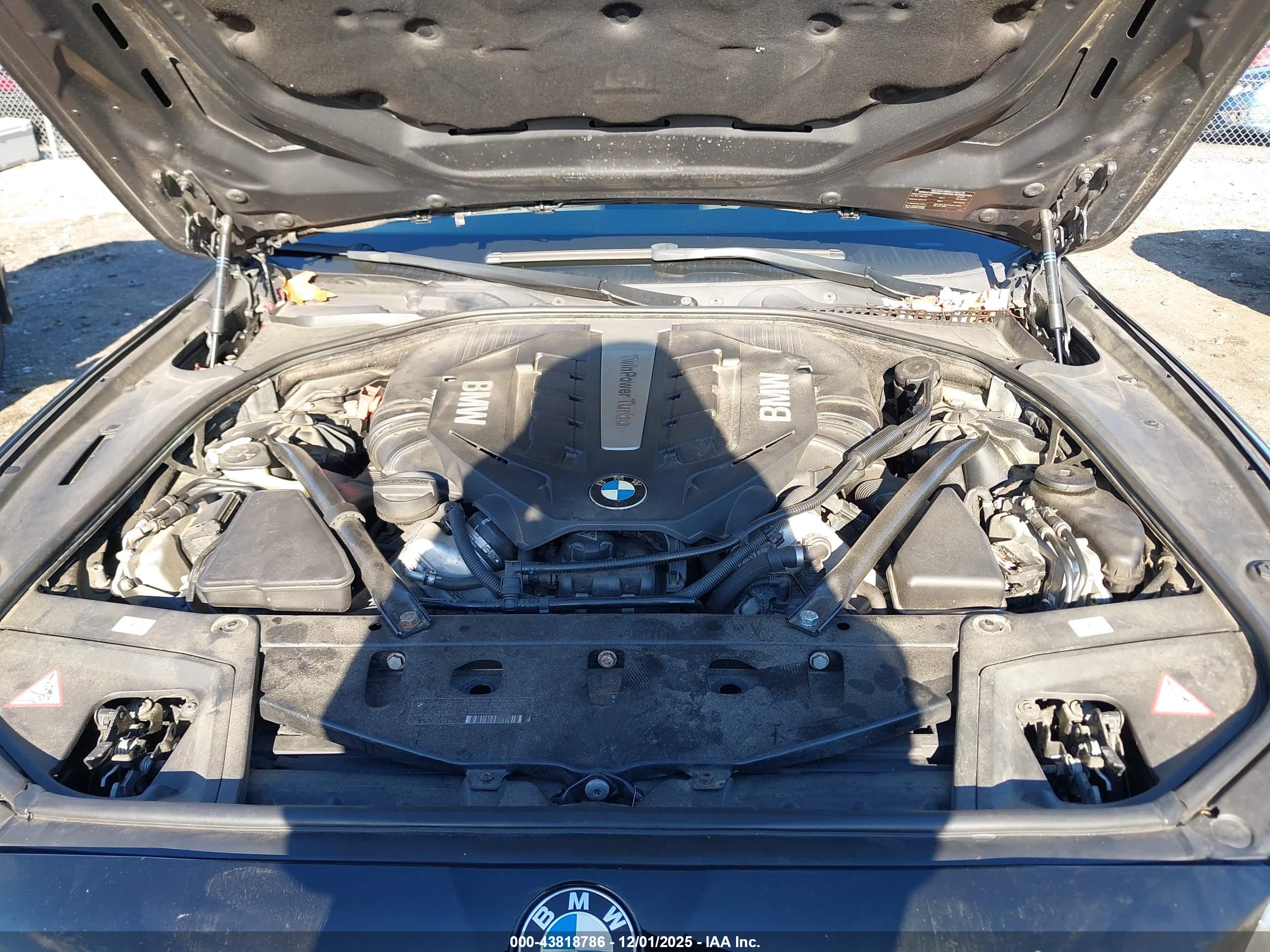BMW 550I image 10