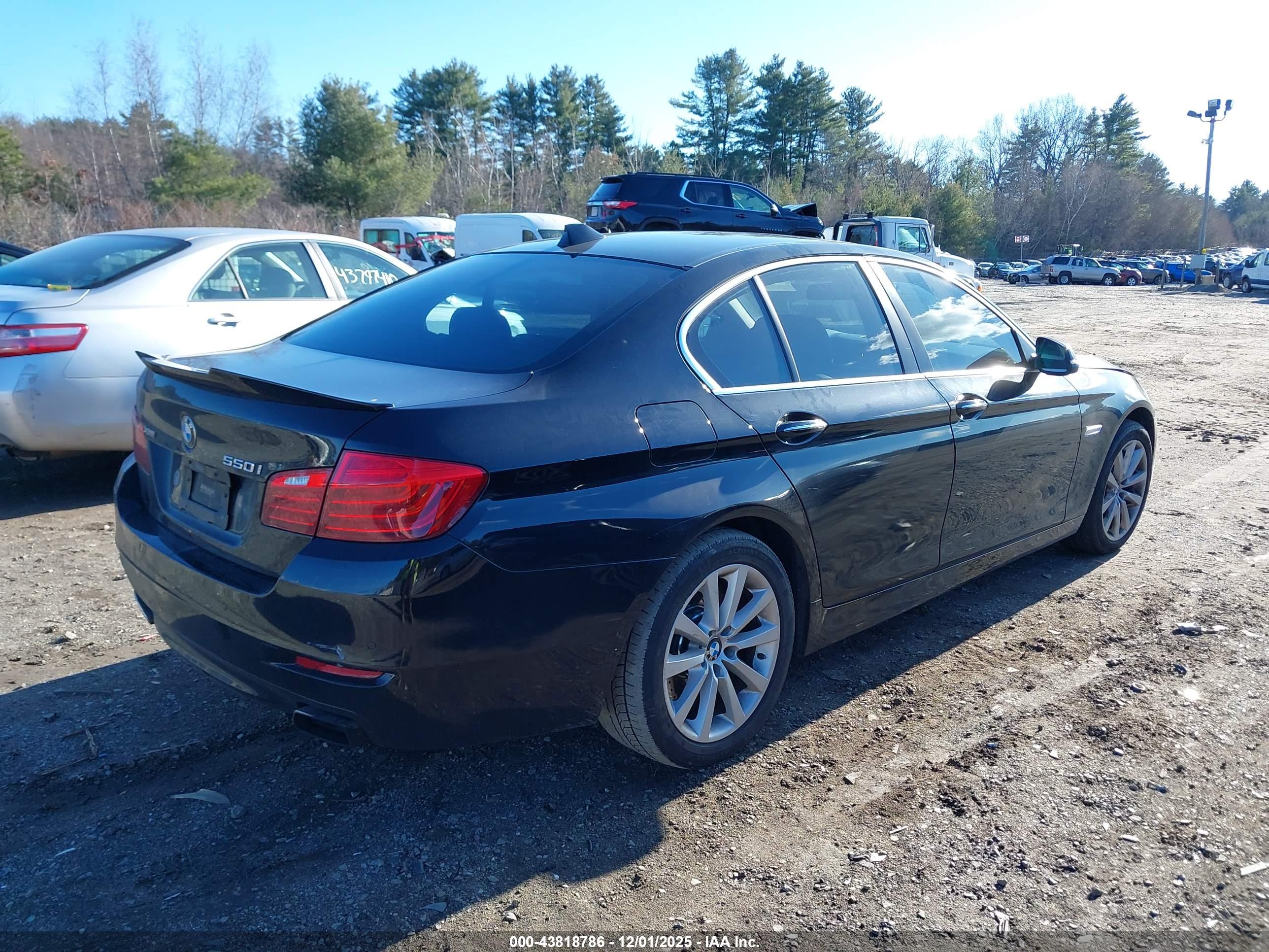 BMW 550I image 4