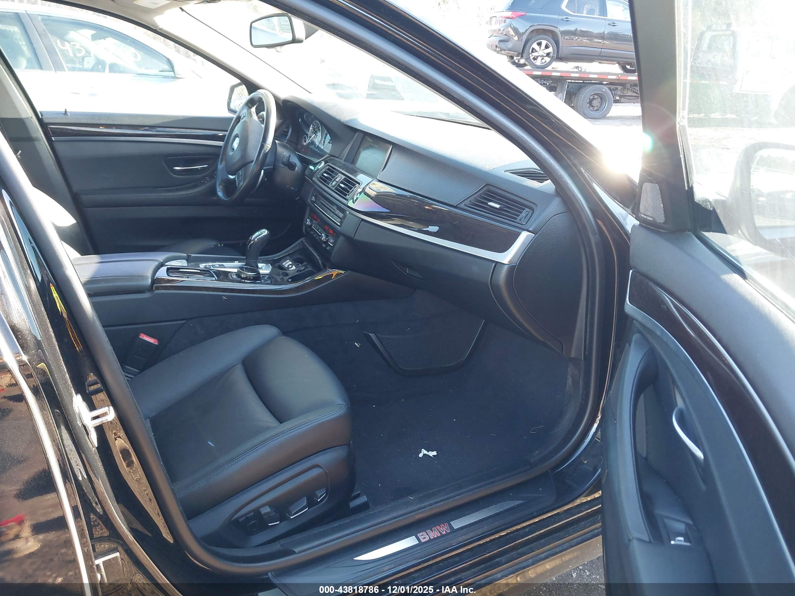 BMW 550I image 5