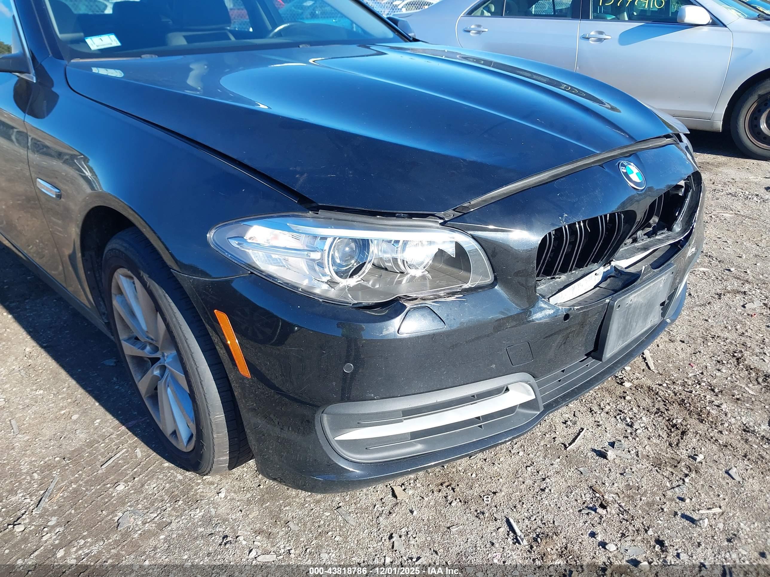 BMW 550I image 6