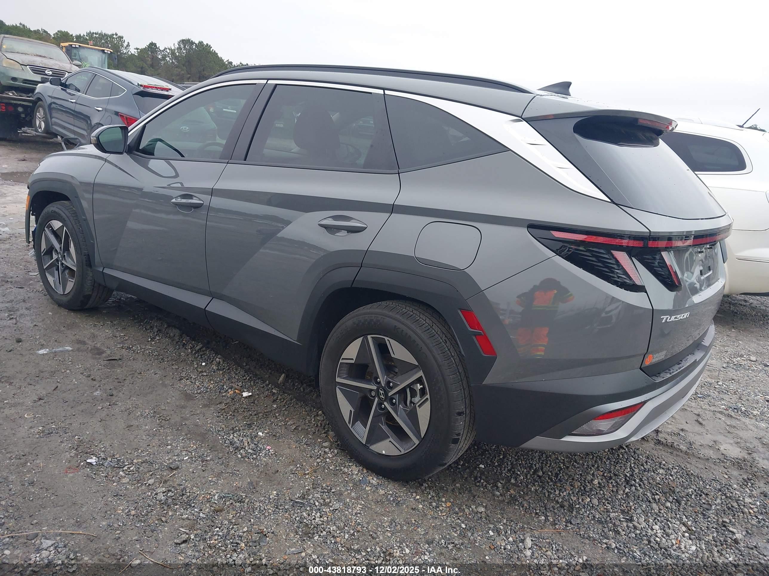 HYUNDAI TUCSON image 3
