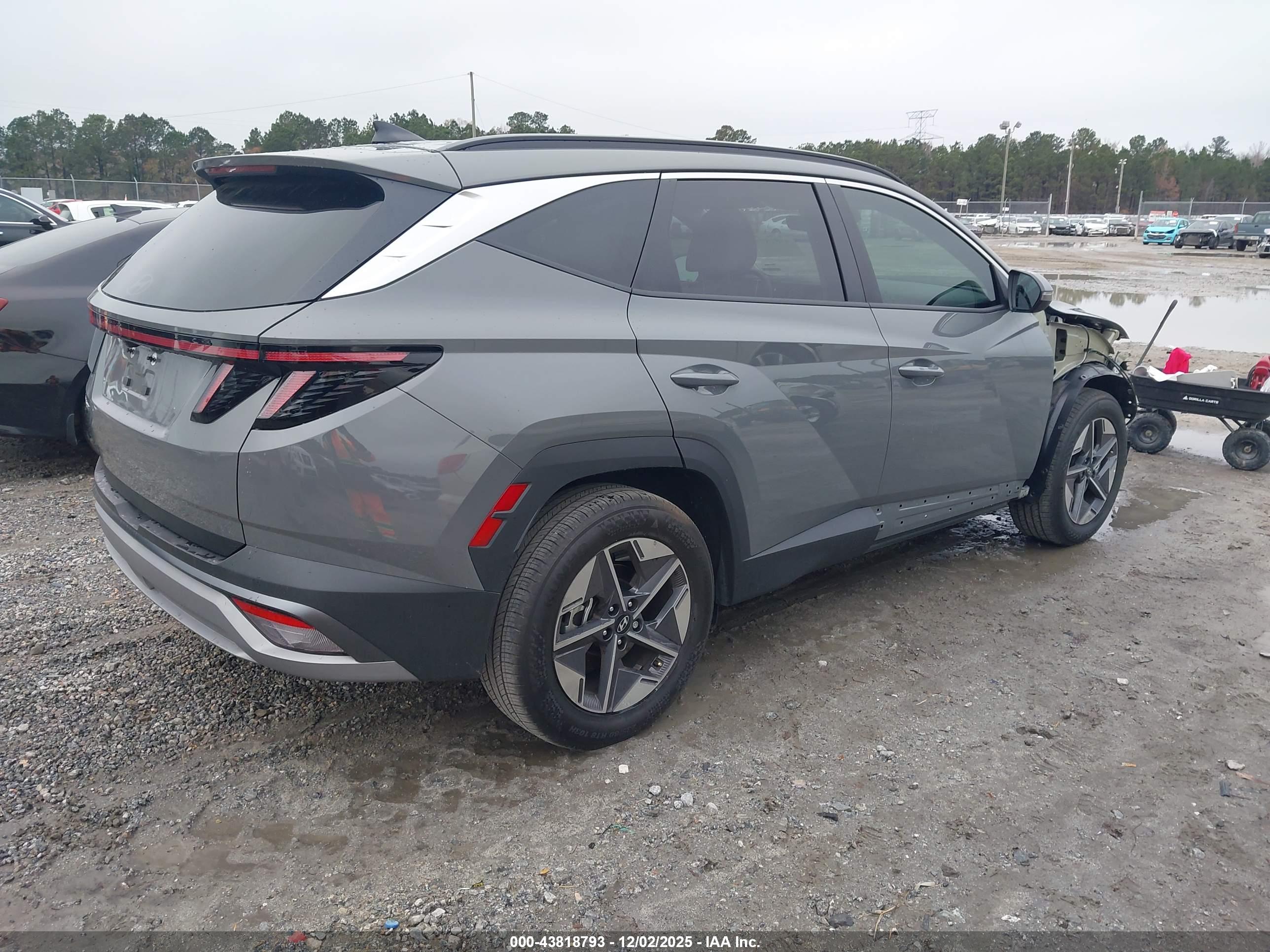 HYUNDAI TUCSON image 4