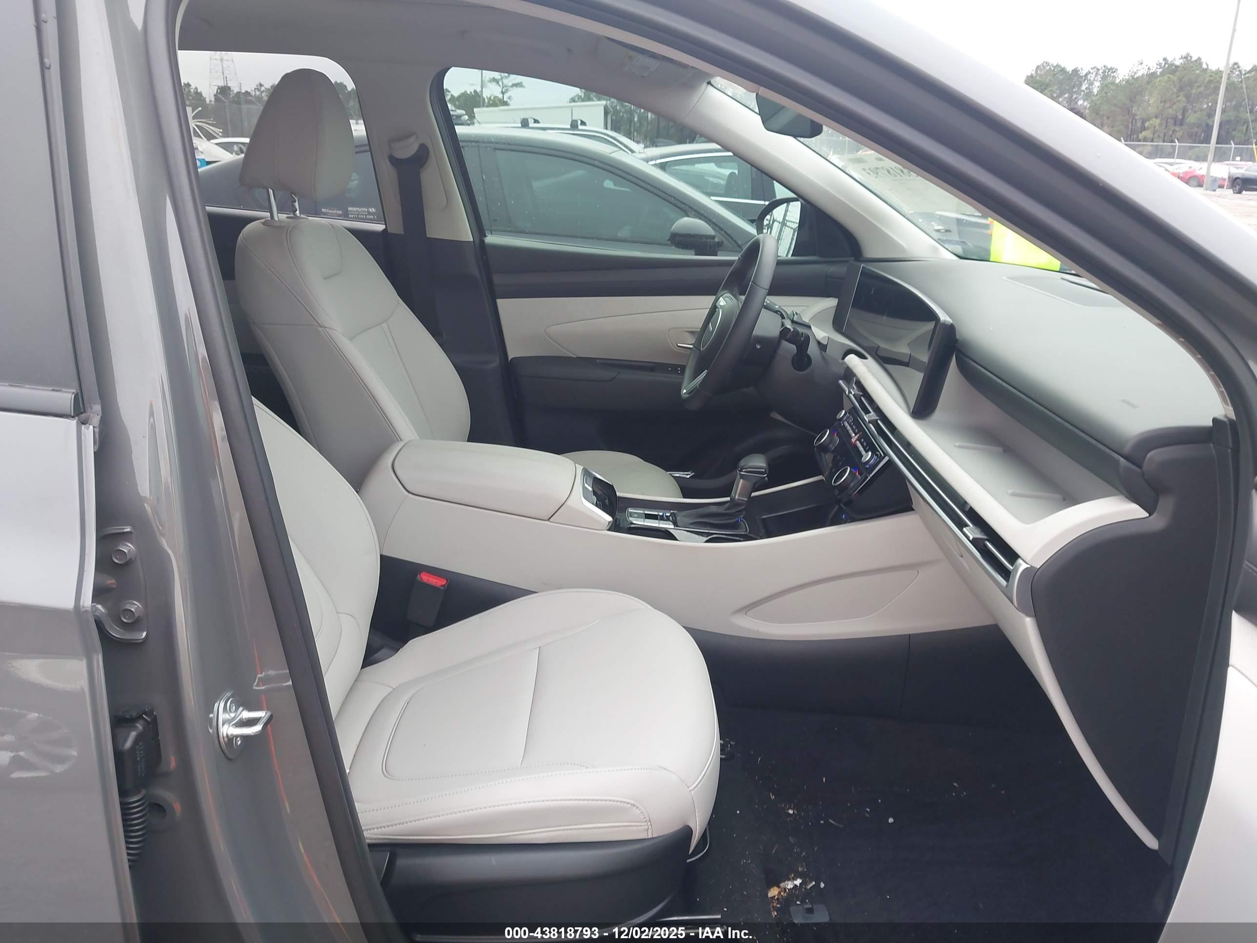 HYUNDAI TUCSON image 5