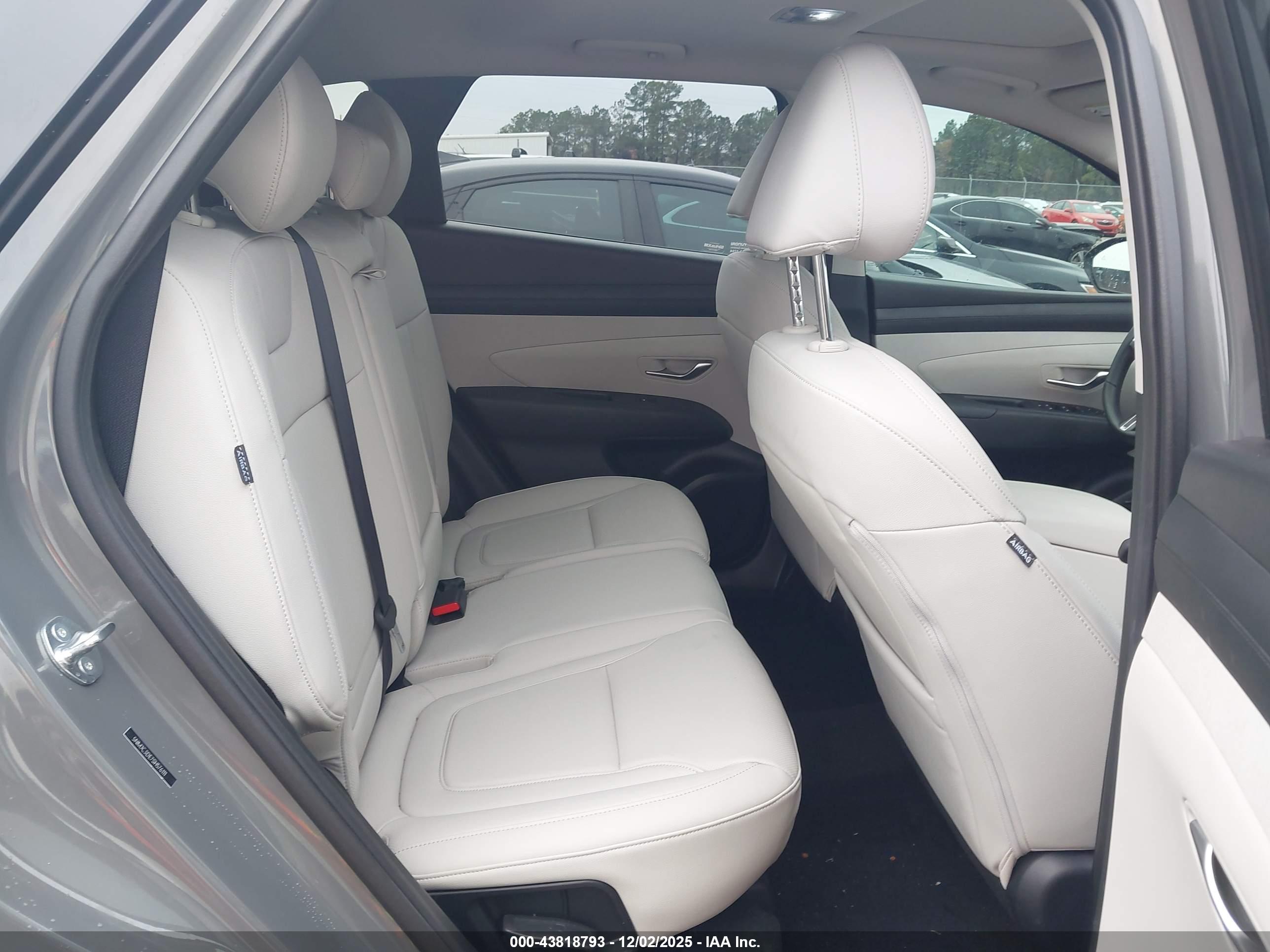 HYUNDAI TUCSON image 8