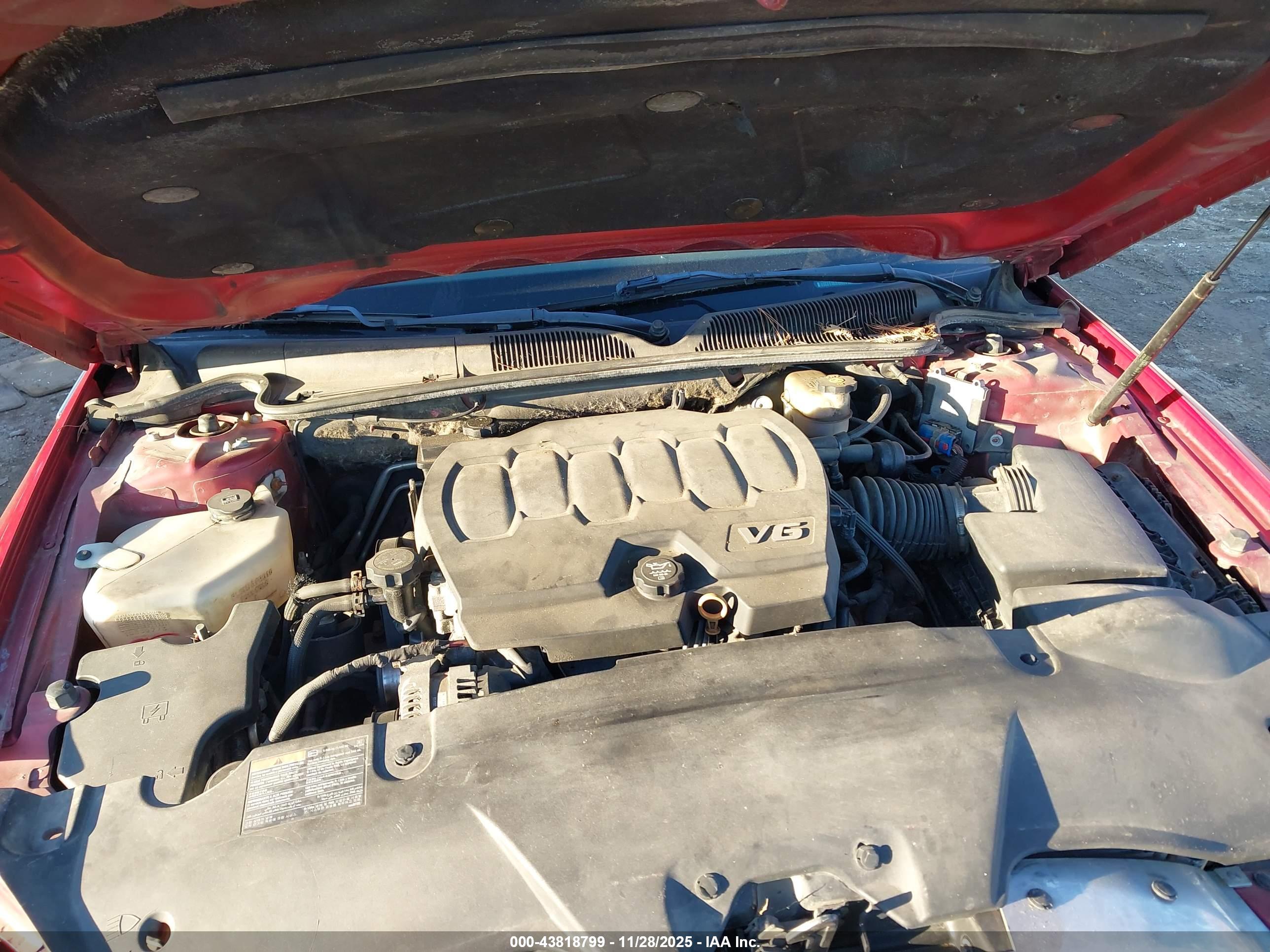 BUICK LUCERNE image 10