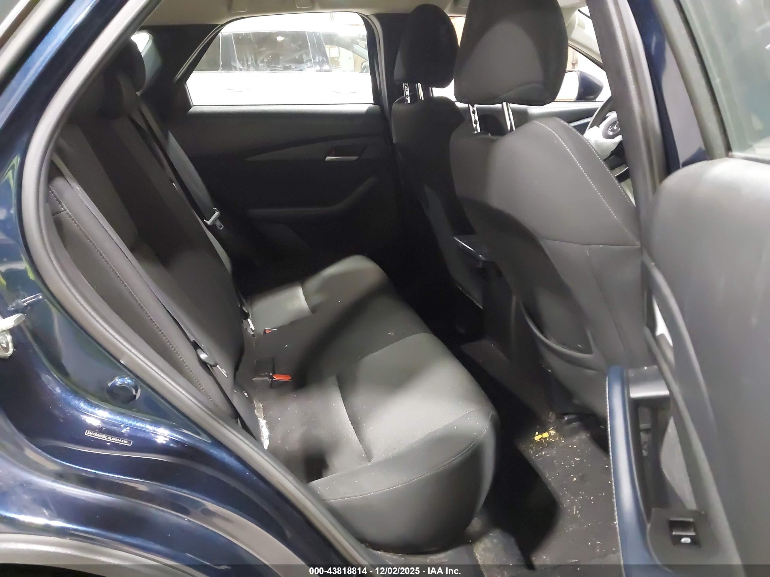 MAZDA CX-30 image 8
